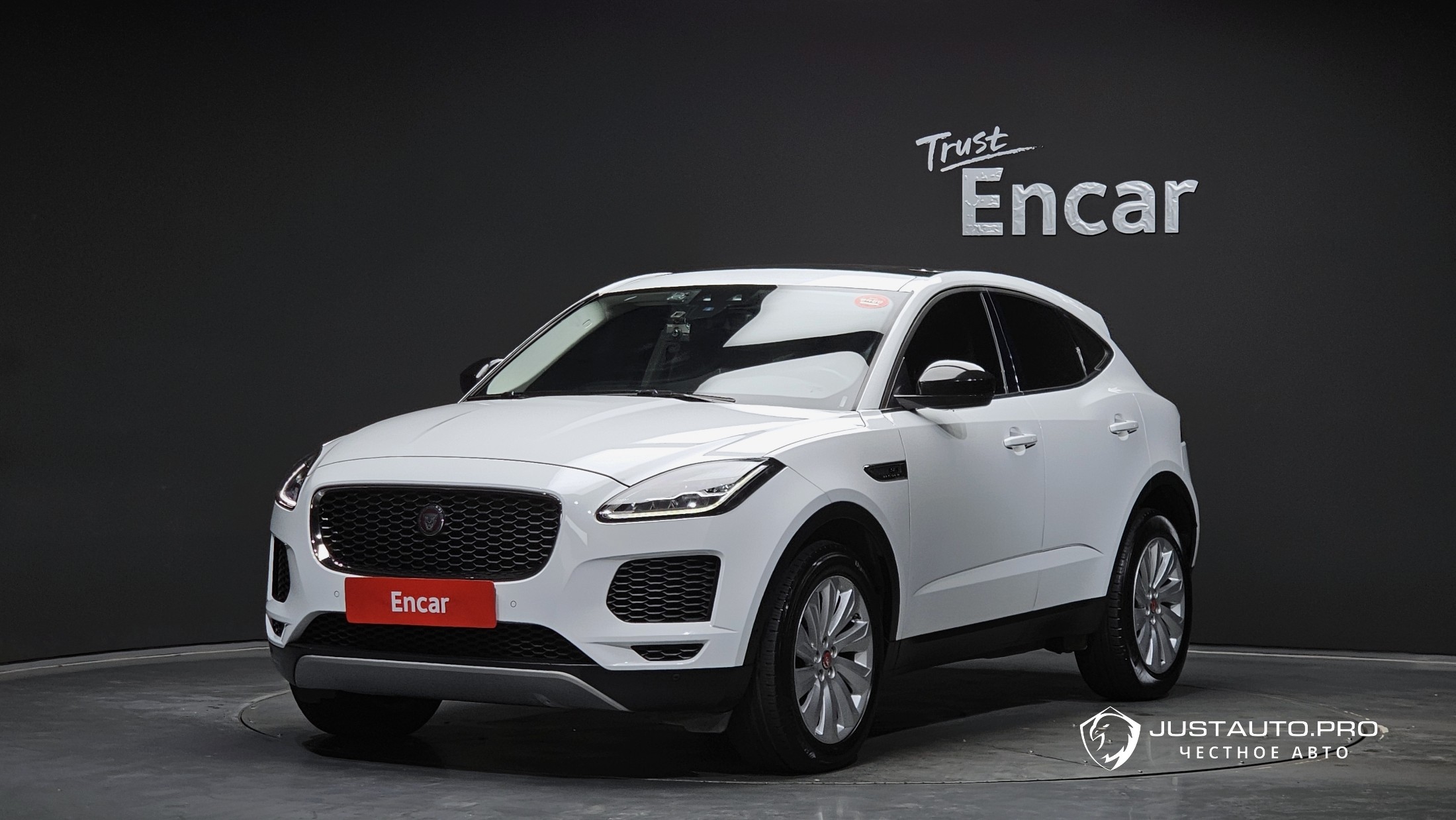 Автомобиль Jaguar E-PACE