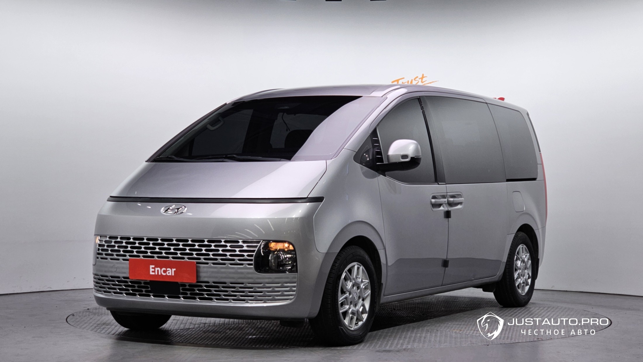 Автомобиль Hyundai Staria