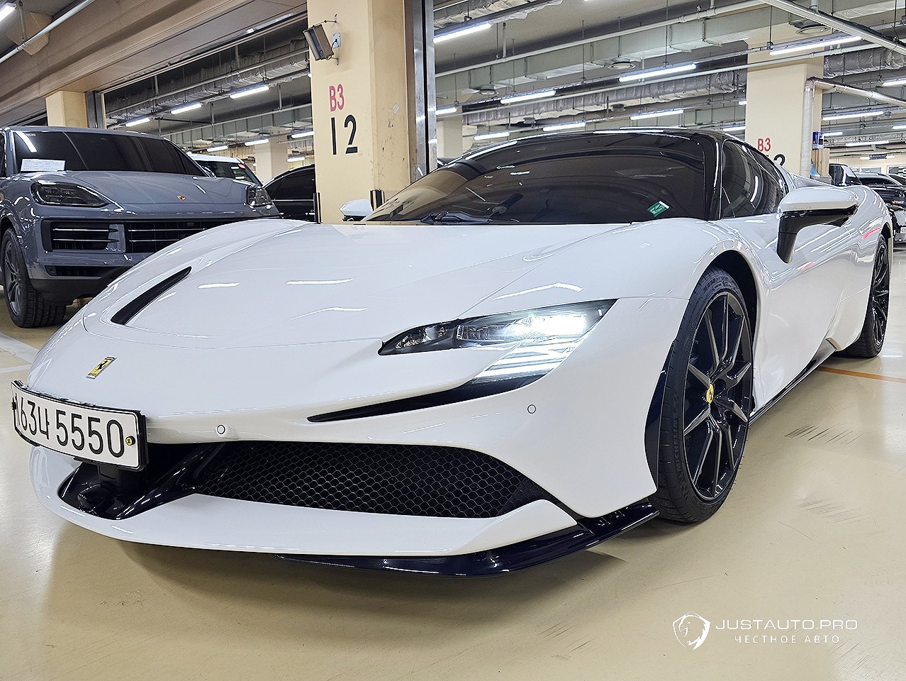 Автомобиль Ferrari SF90