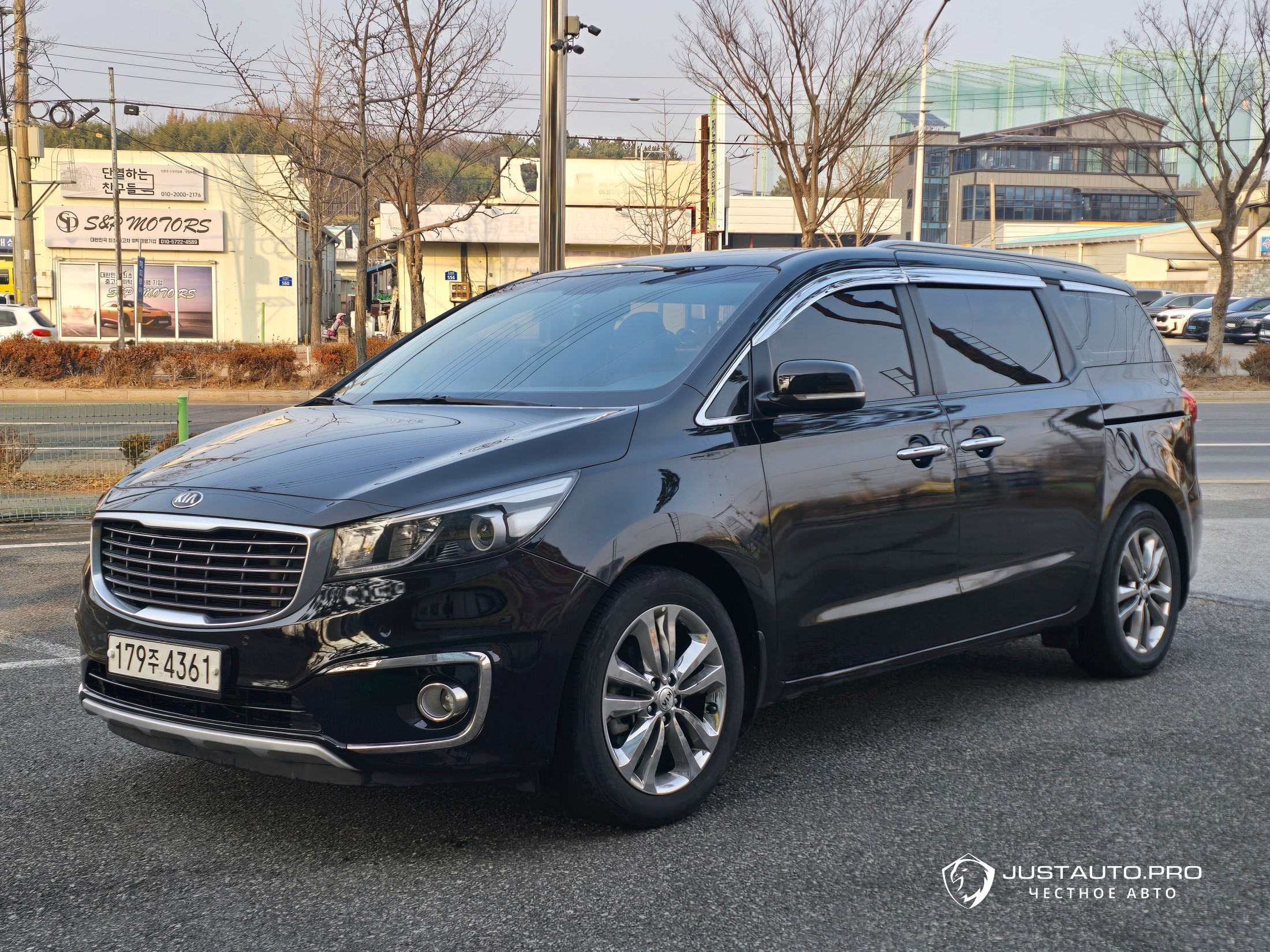 Автомобиль Kia Canival
