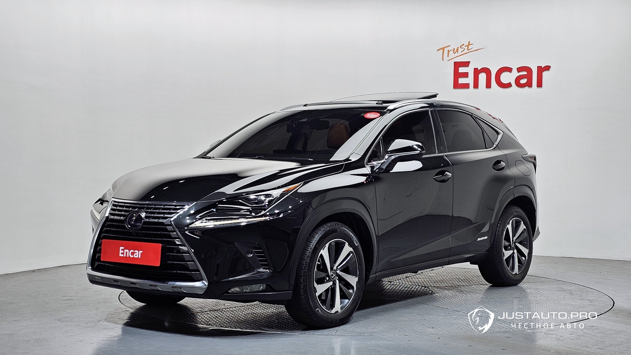 Автомобиль Lexus NX