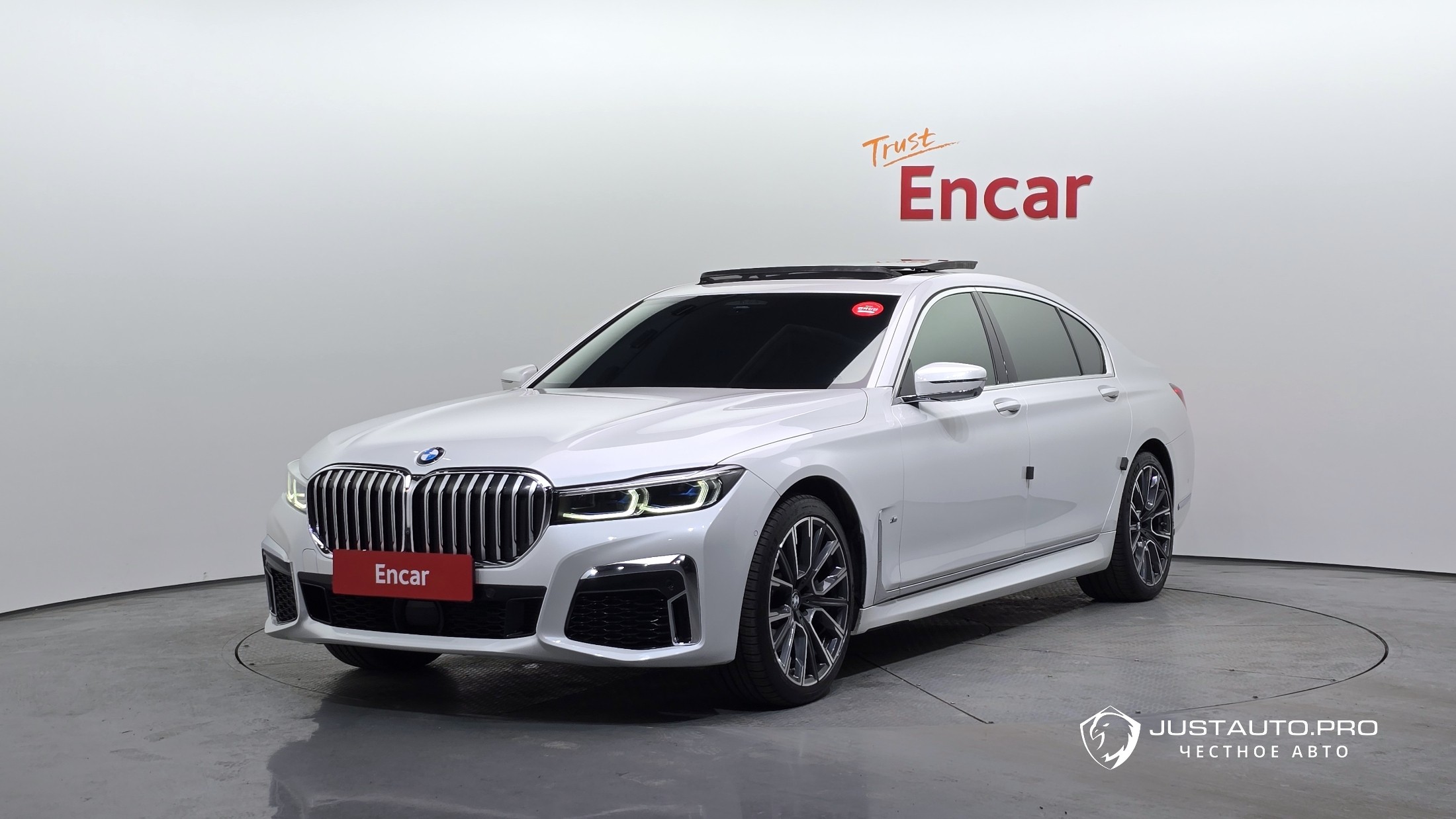 Автомобиль BMW 7-Series