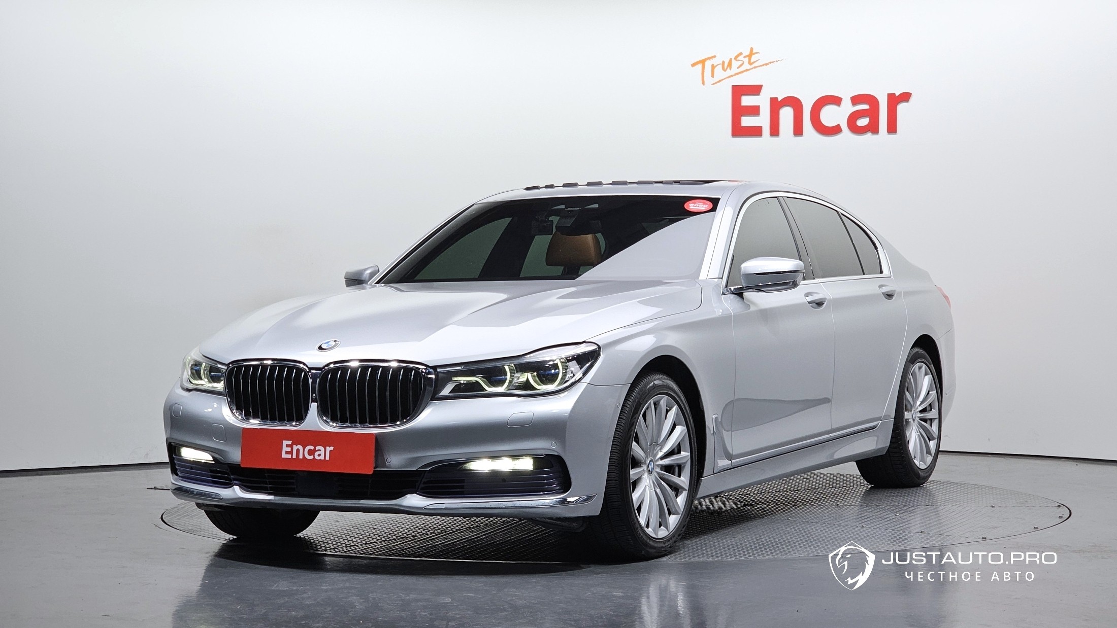 Автомобиль BMW 7-Series