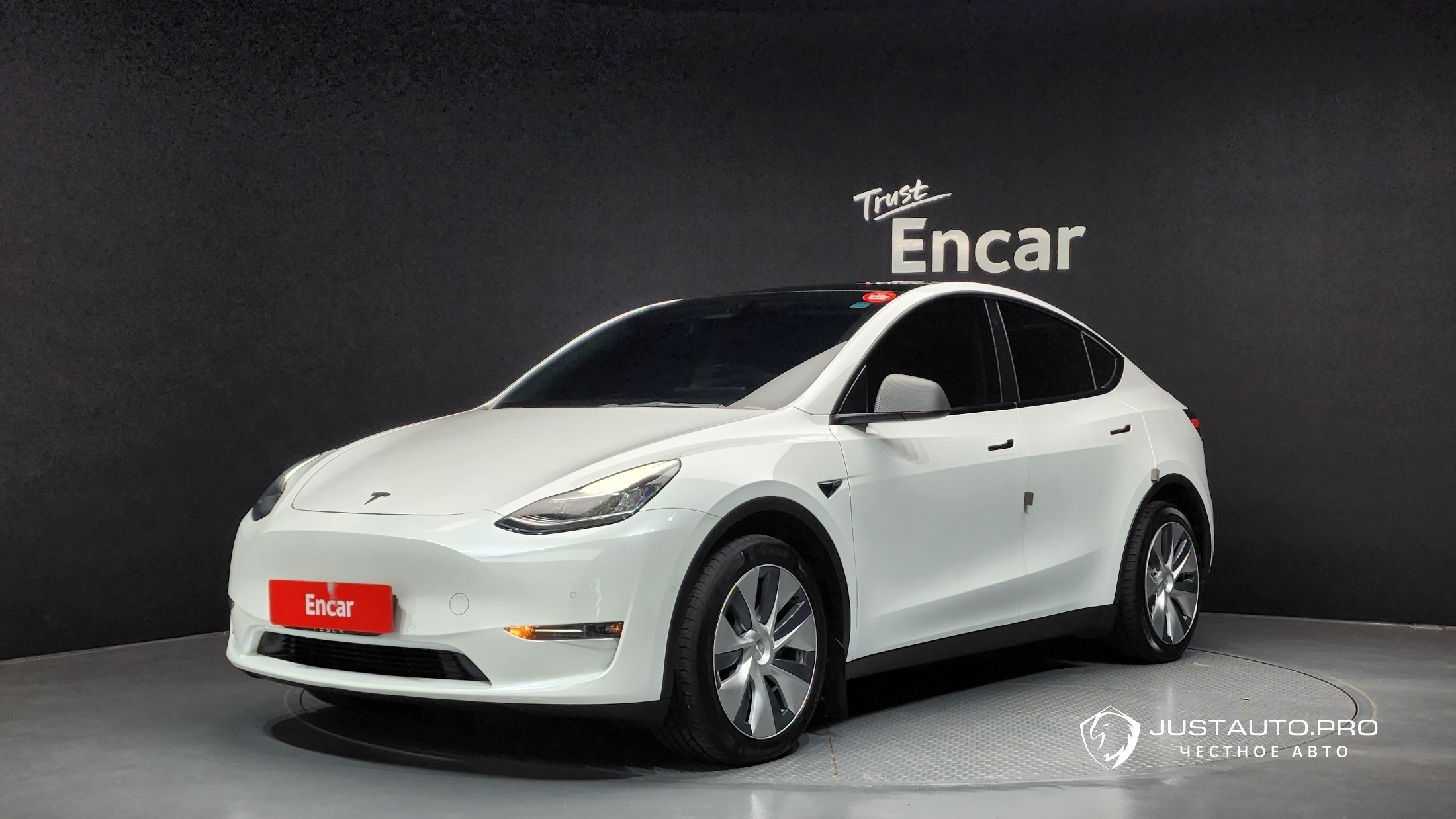 Автомобиль Tesla Model Y