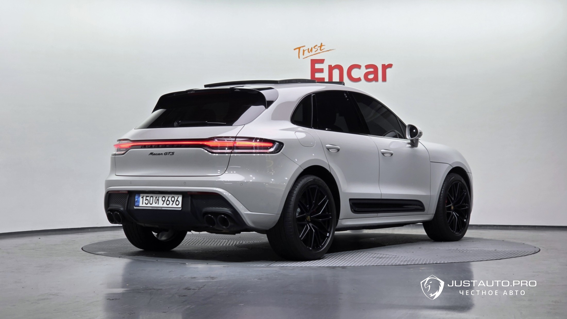 Автомобиль Porsche Macan