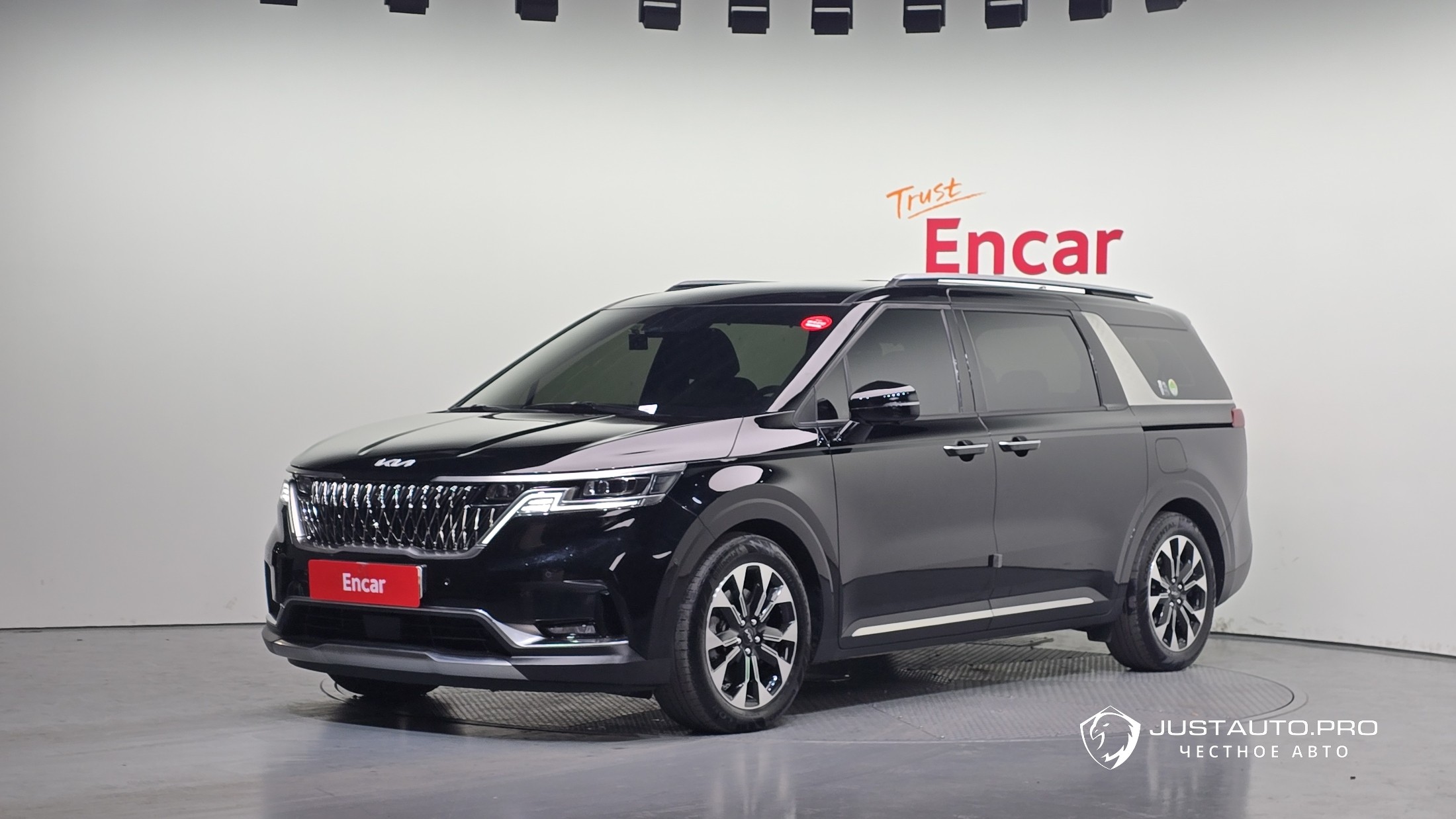 Автомобиль Kia Canival
