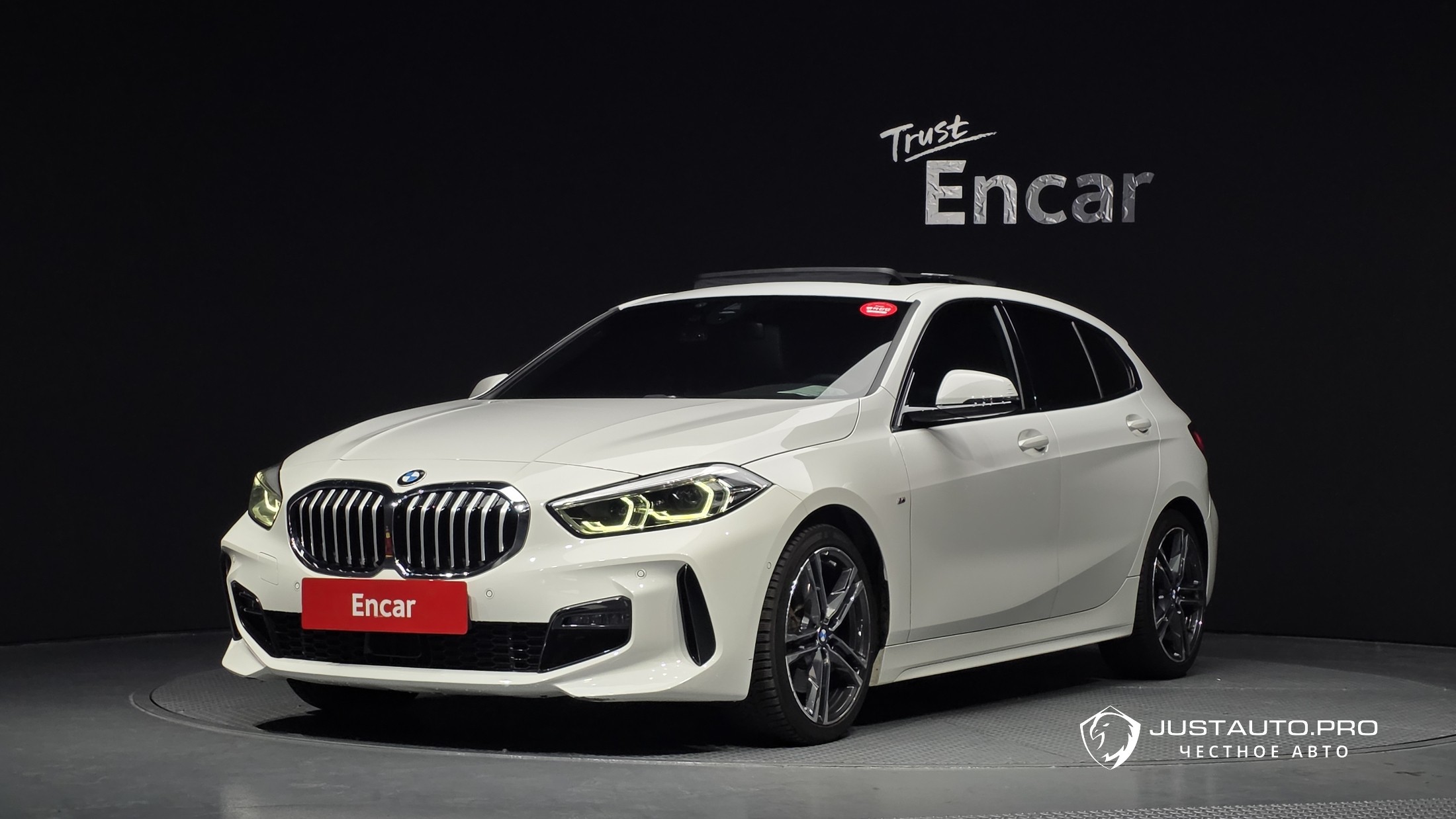 Автомобиль BMW 1-Series