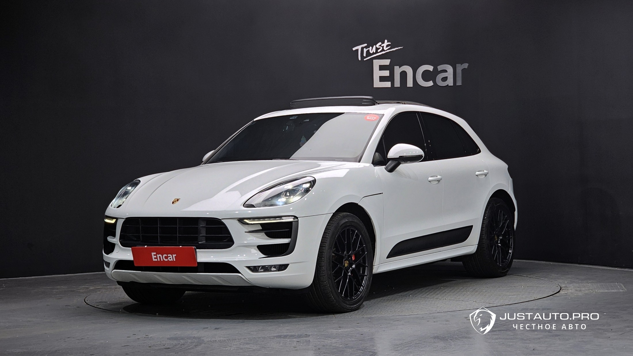 Автомобиль Porsche Macan