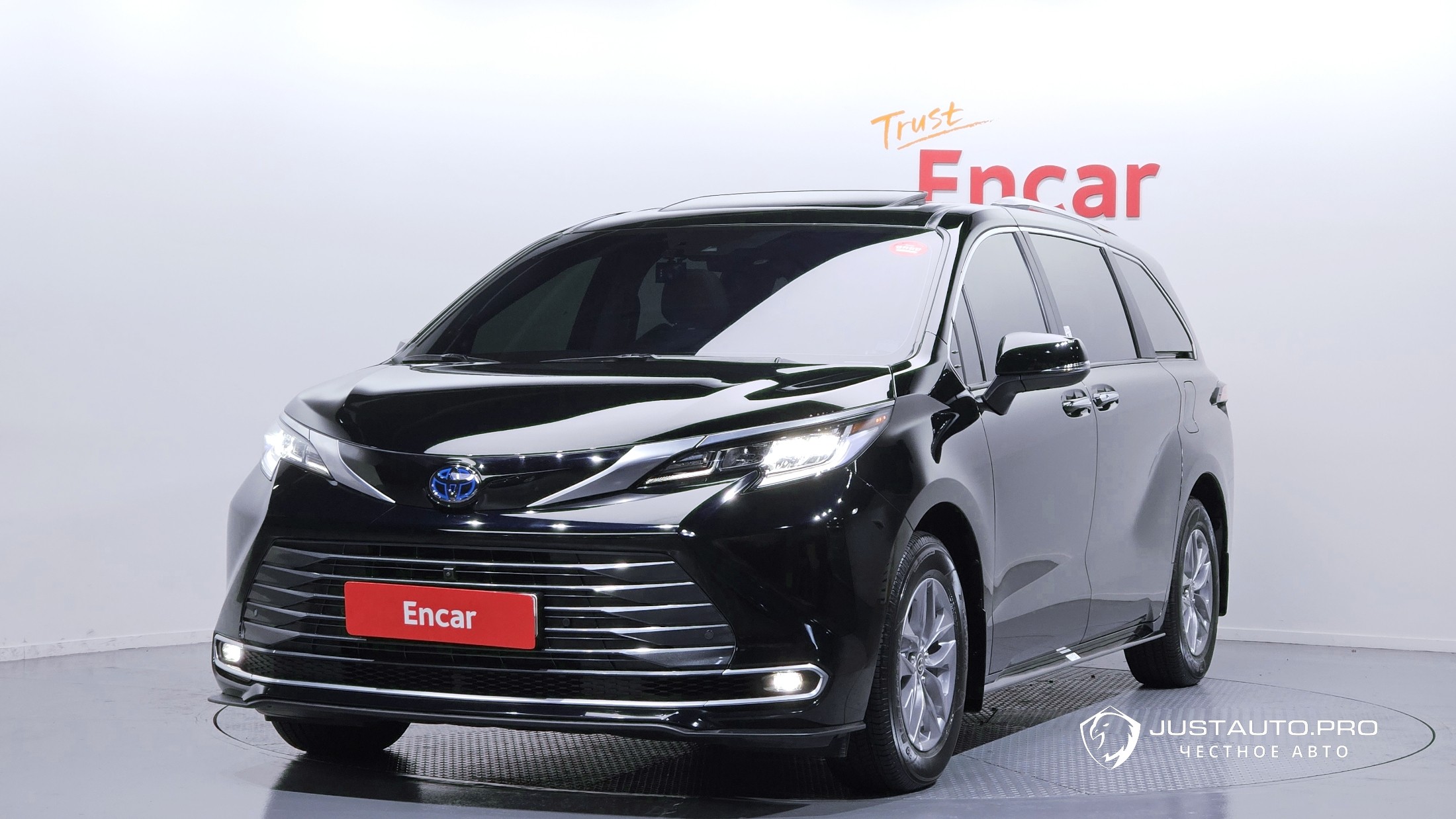 Автомобиль Toyota Sienna