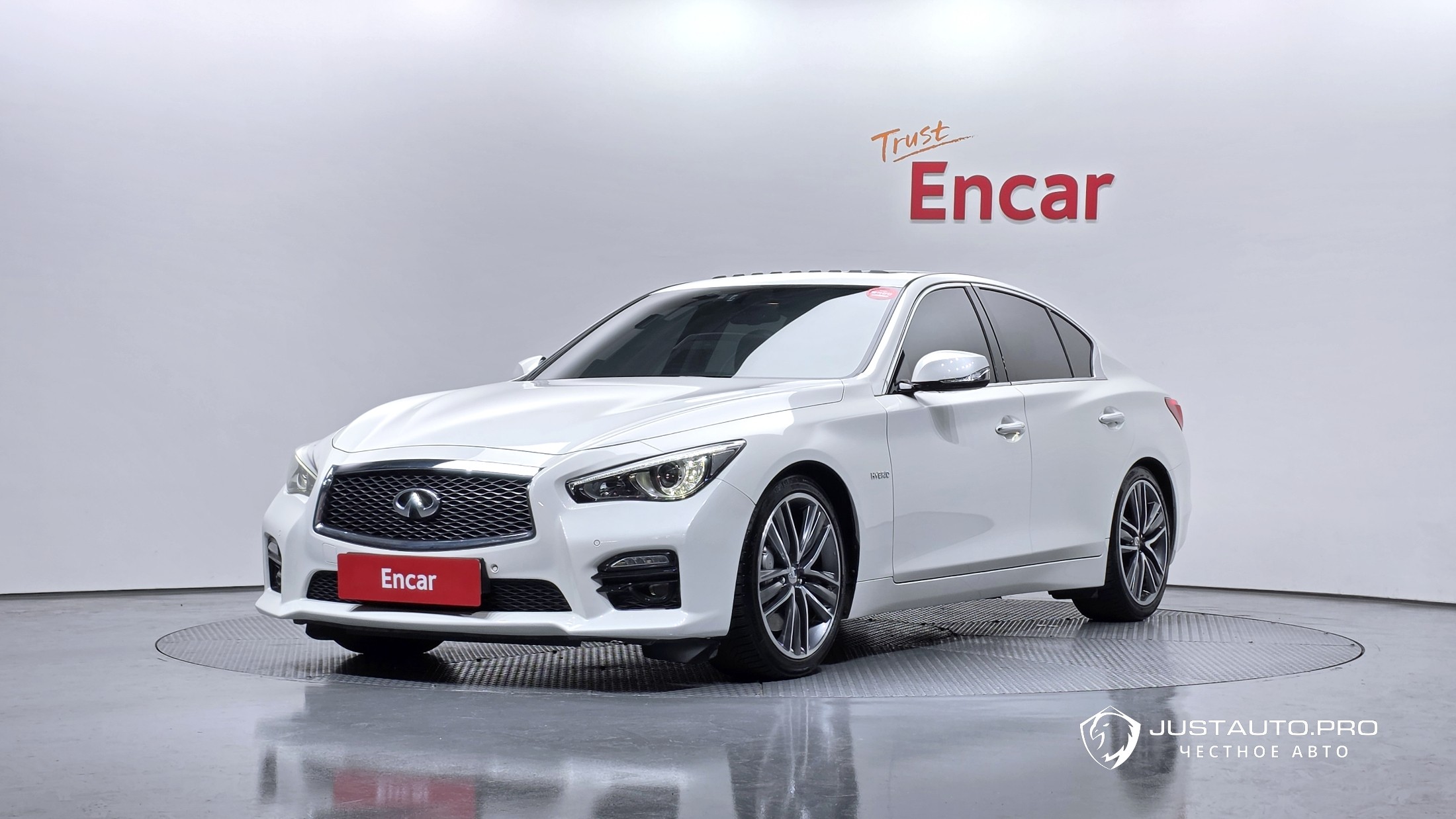 Автомобиль Infiniti Q50