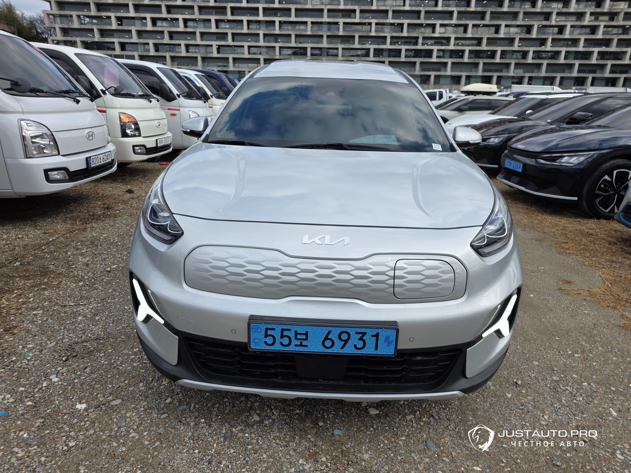 Автомобиль Kia Niro