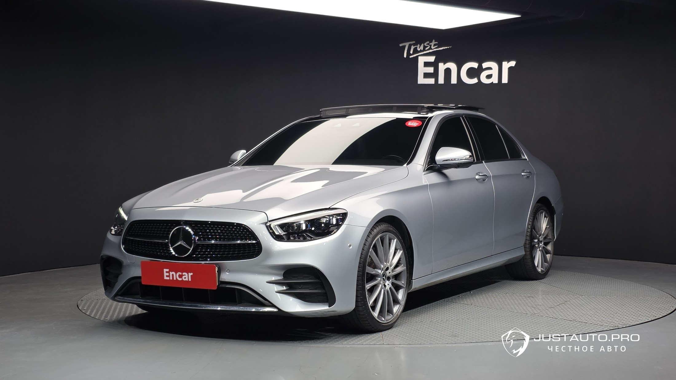 Автомобиль Mercedes-Benz E-Class