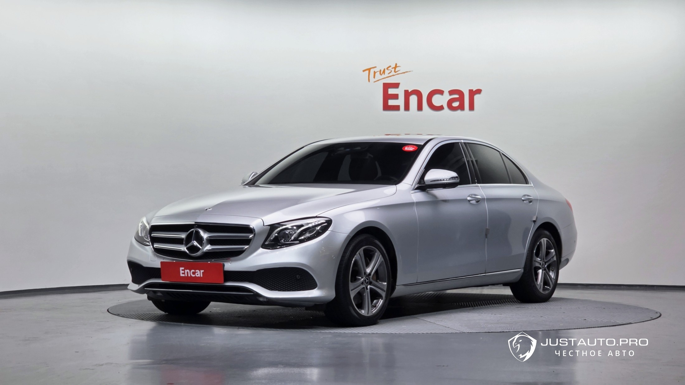 Автомобиль Mercedes-Benz E-Class