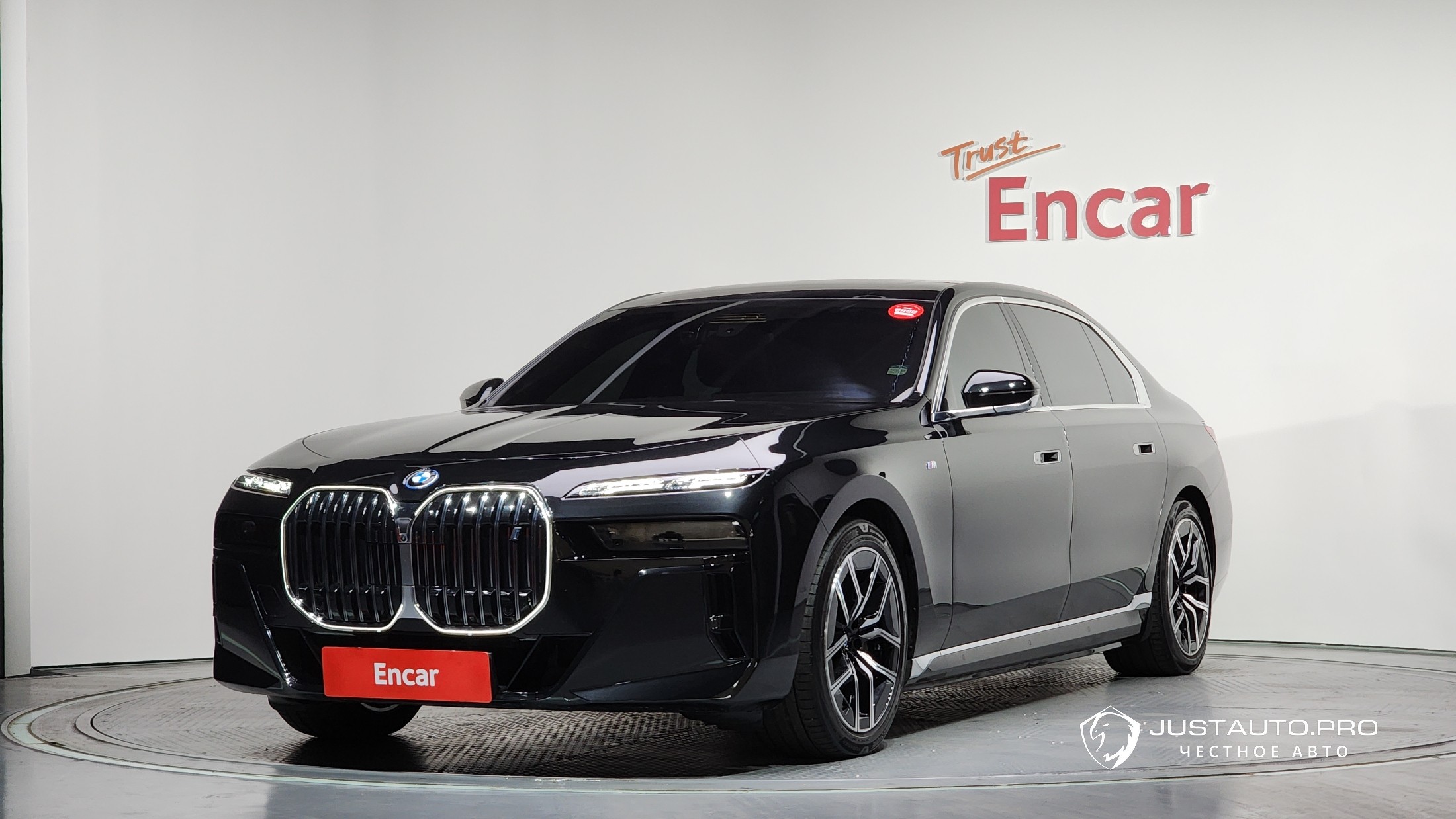 Автомобиль BMW i7