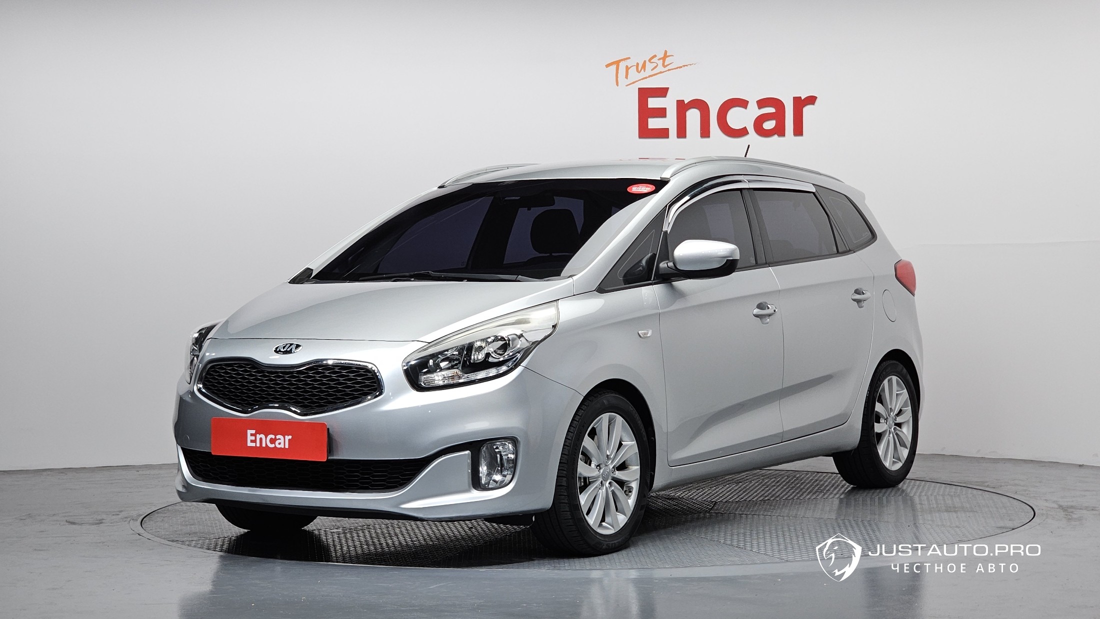 Автомобиль Kia Carens