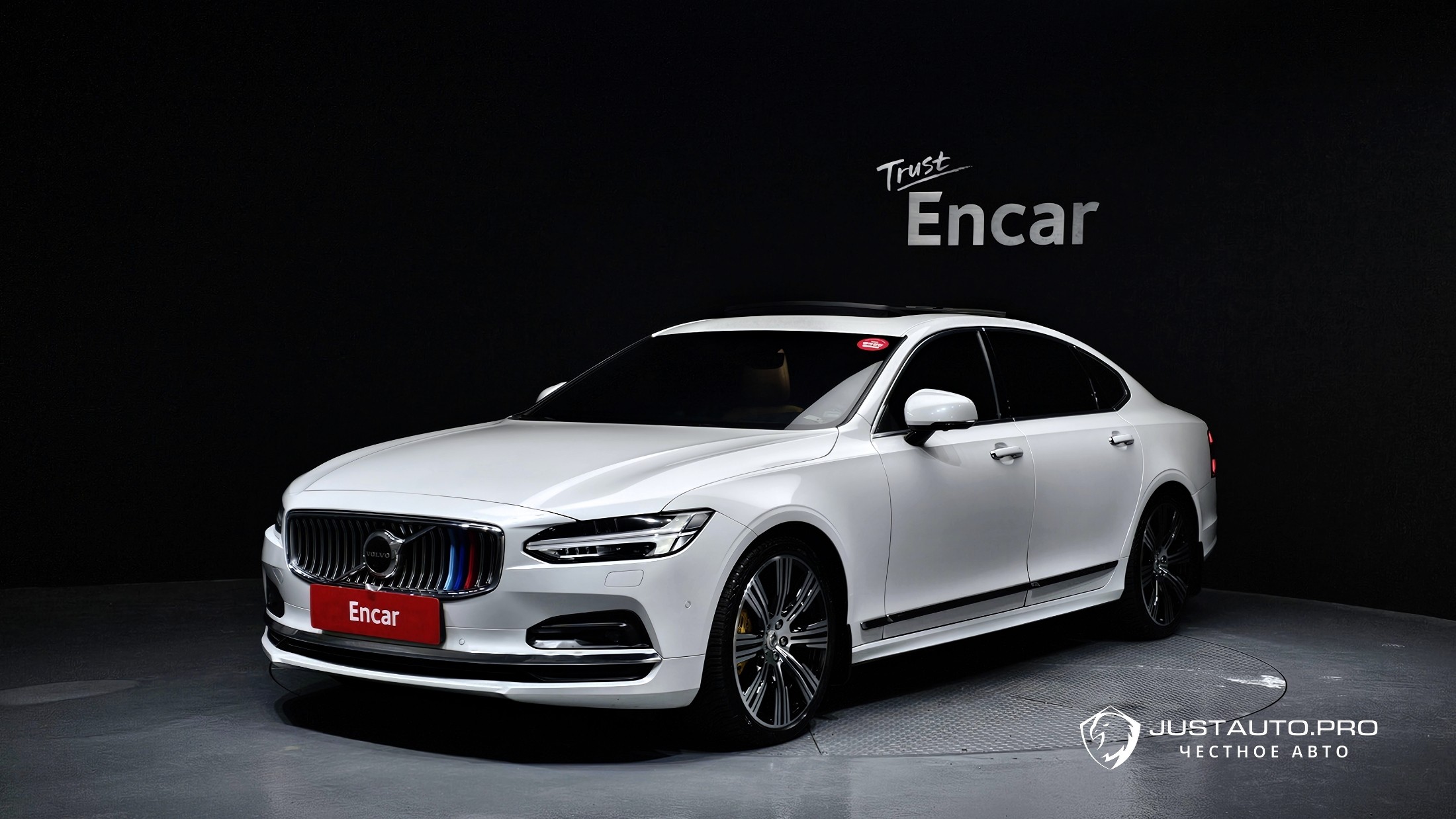 Автомобиль Volvo S90