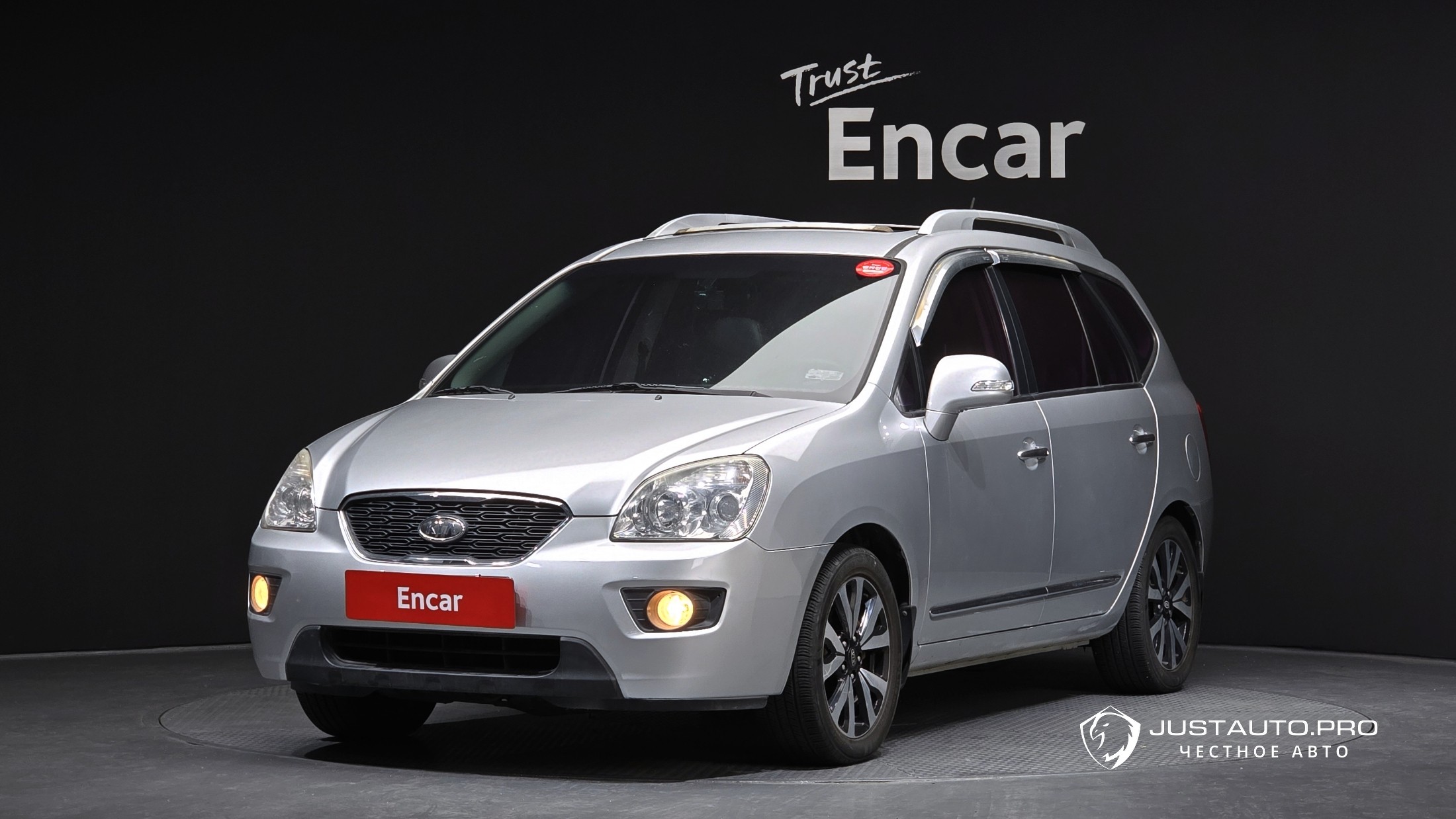 Автомобиль Kia Carens