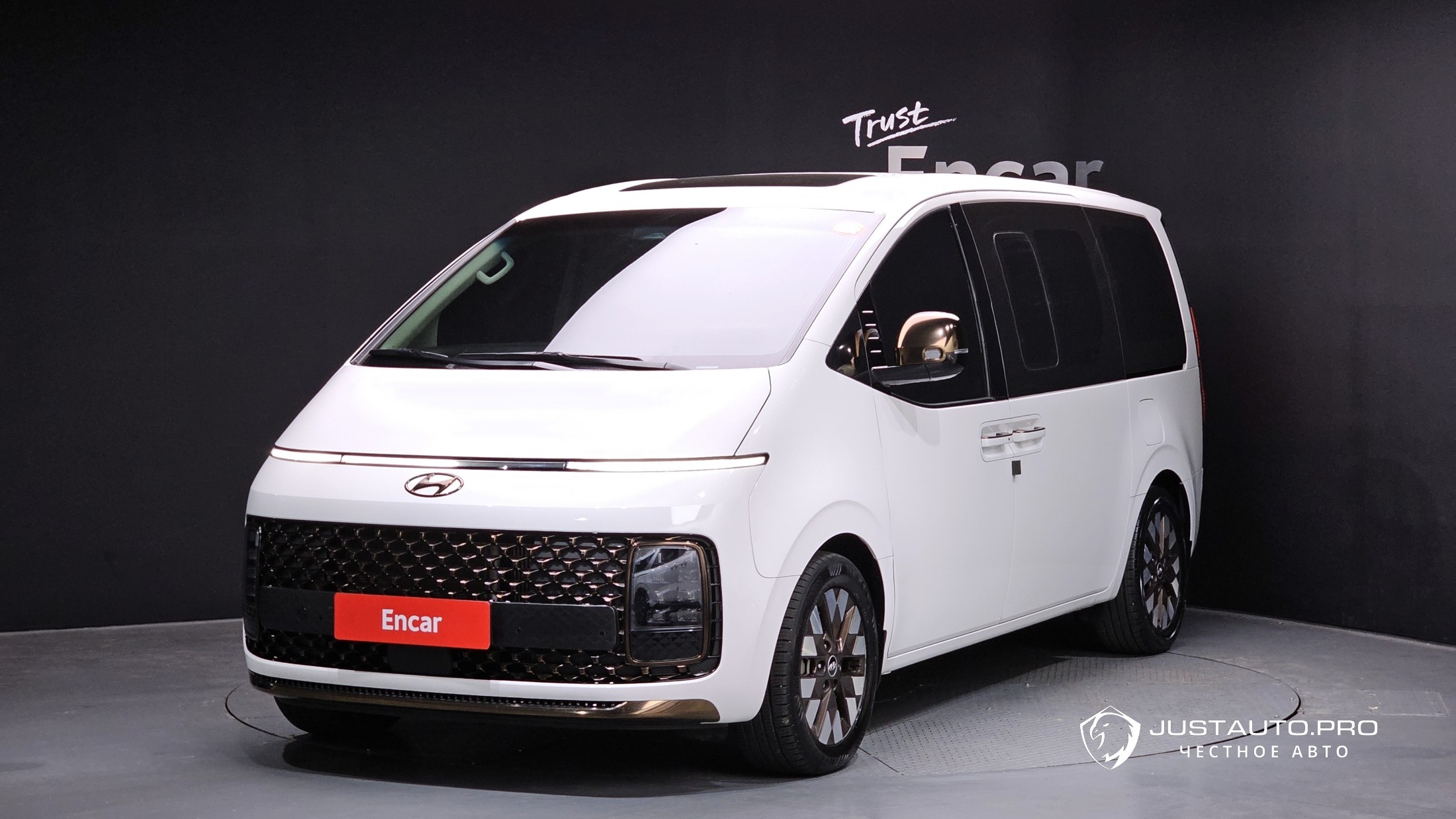 Автомобиль Hyundai Staria