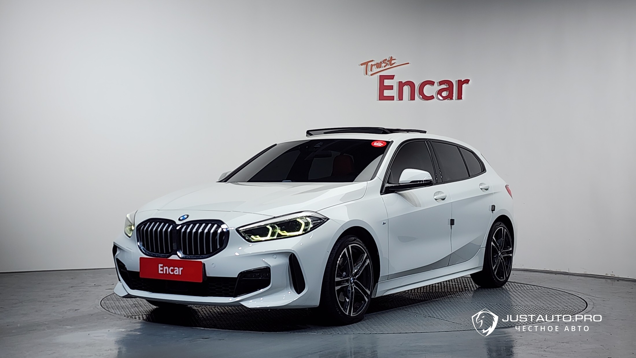 Автомобиль BMW 1-Series