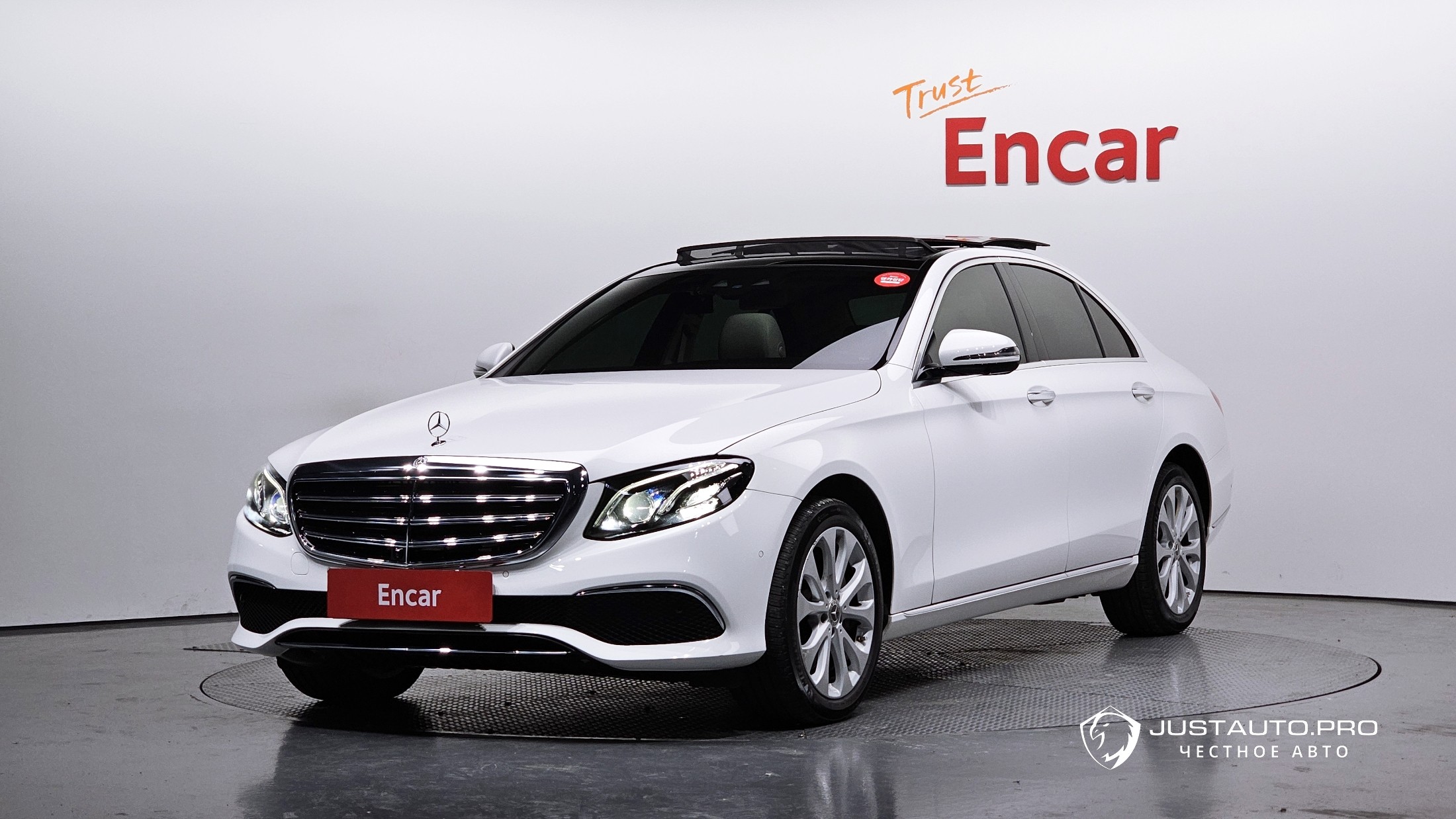 Автомобиль Mercedes-Benz E-Class