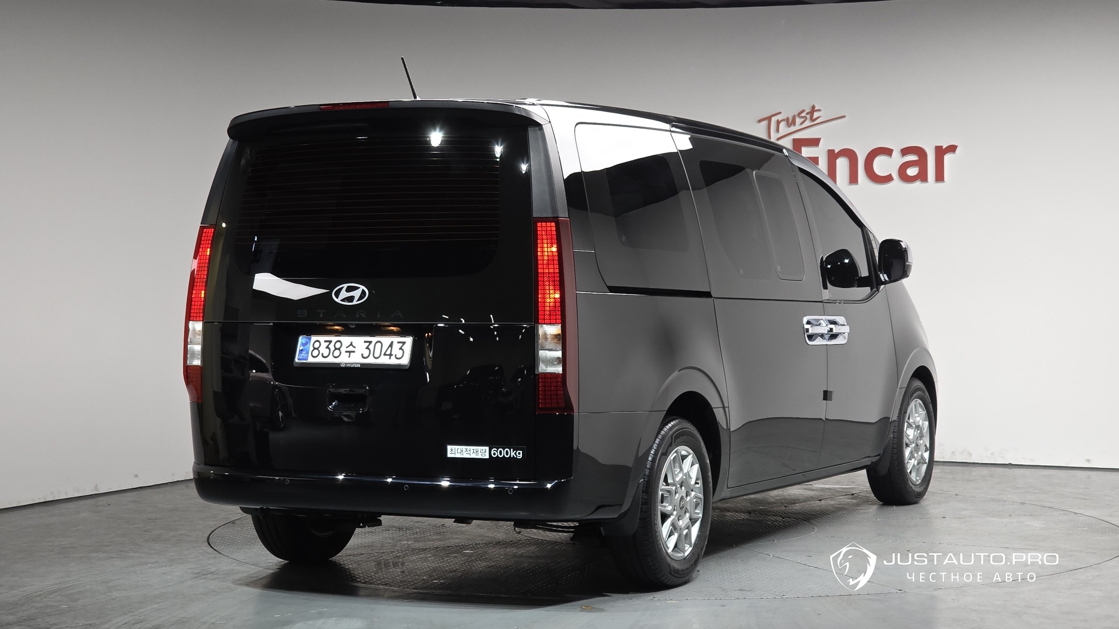 Автомобиль Hyundai Staria