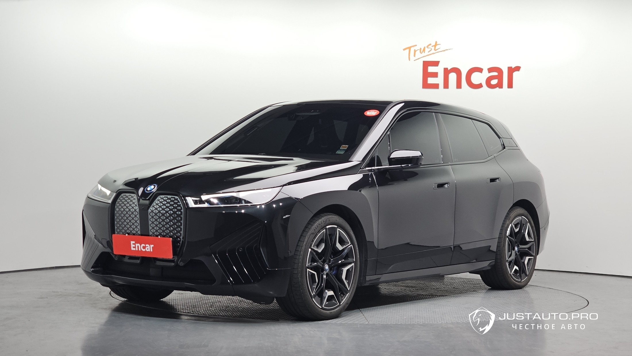 Автомобиль BMW iX