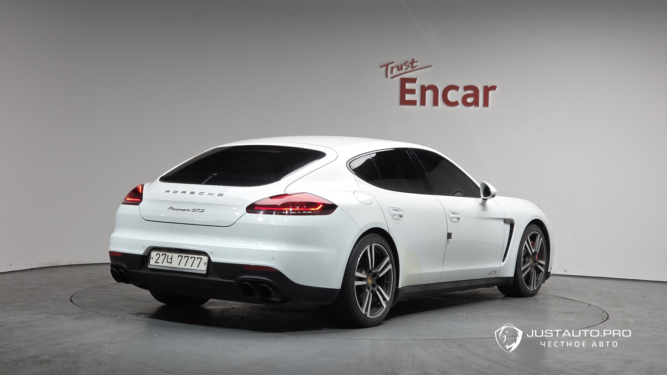 Автомобиль Porsche Panamera