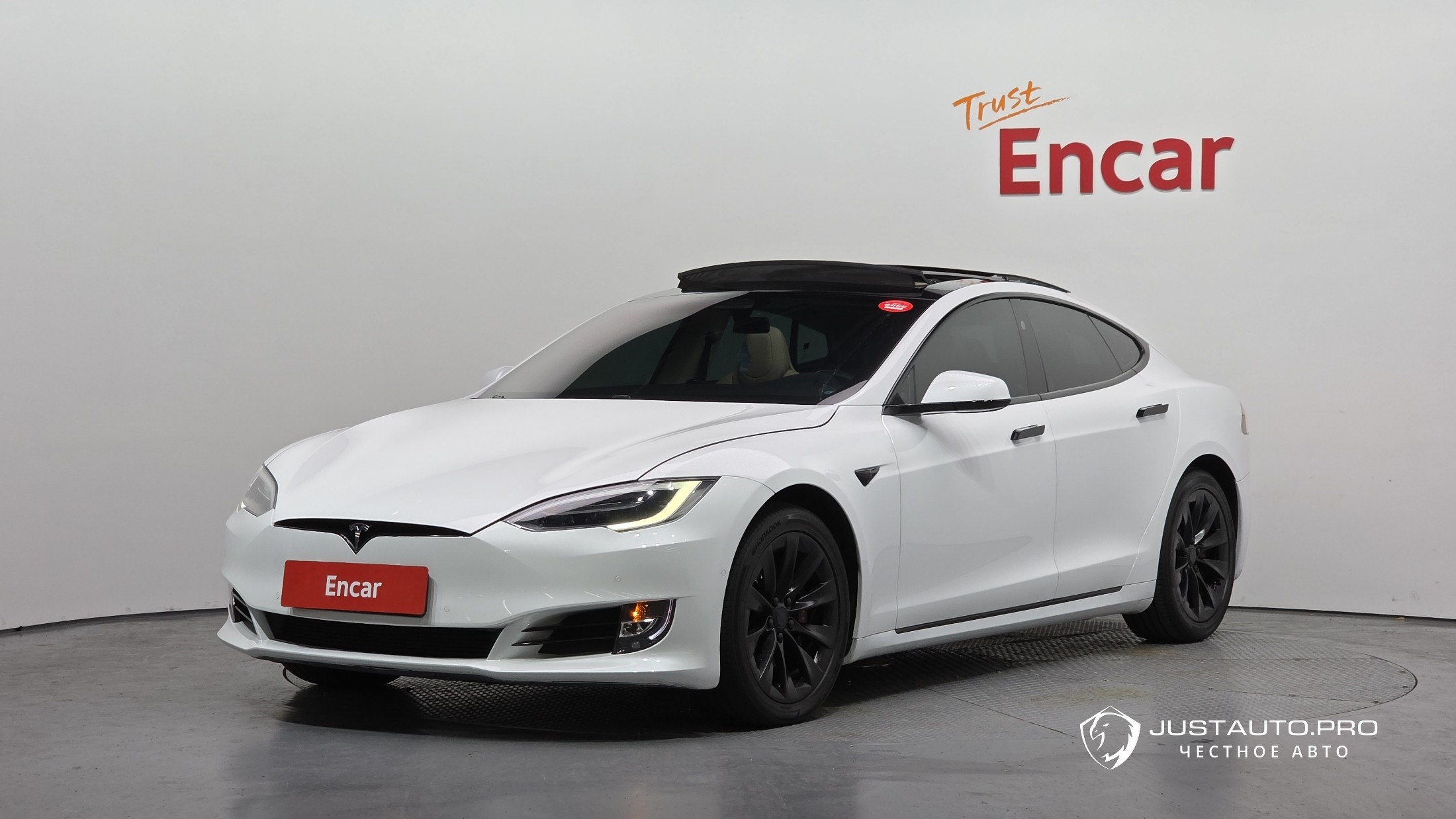 Автомобиль Tesla Model S