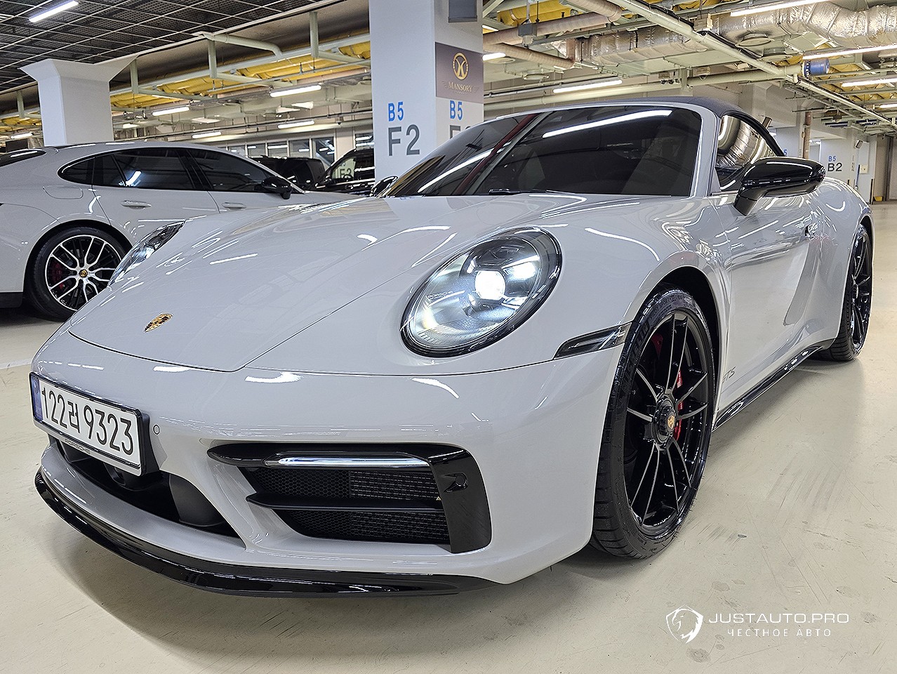 Автомобиль Porsche 911