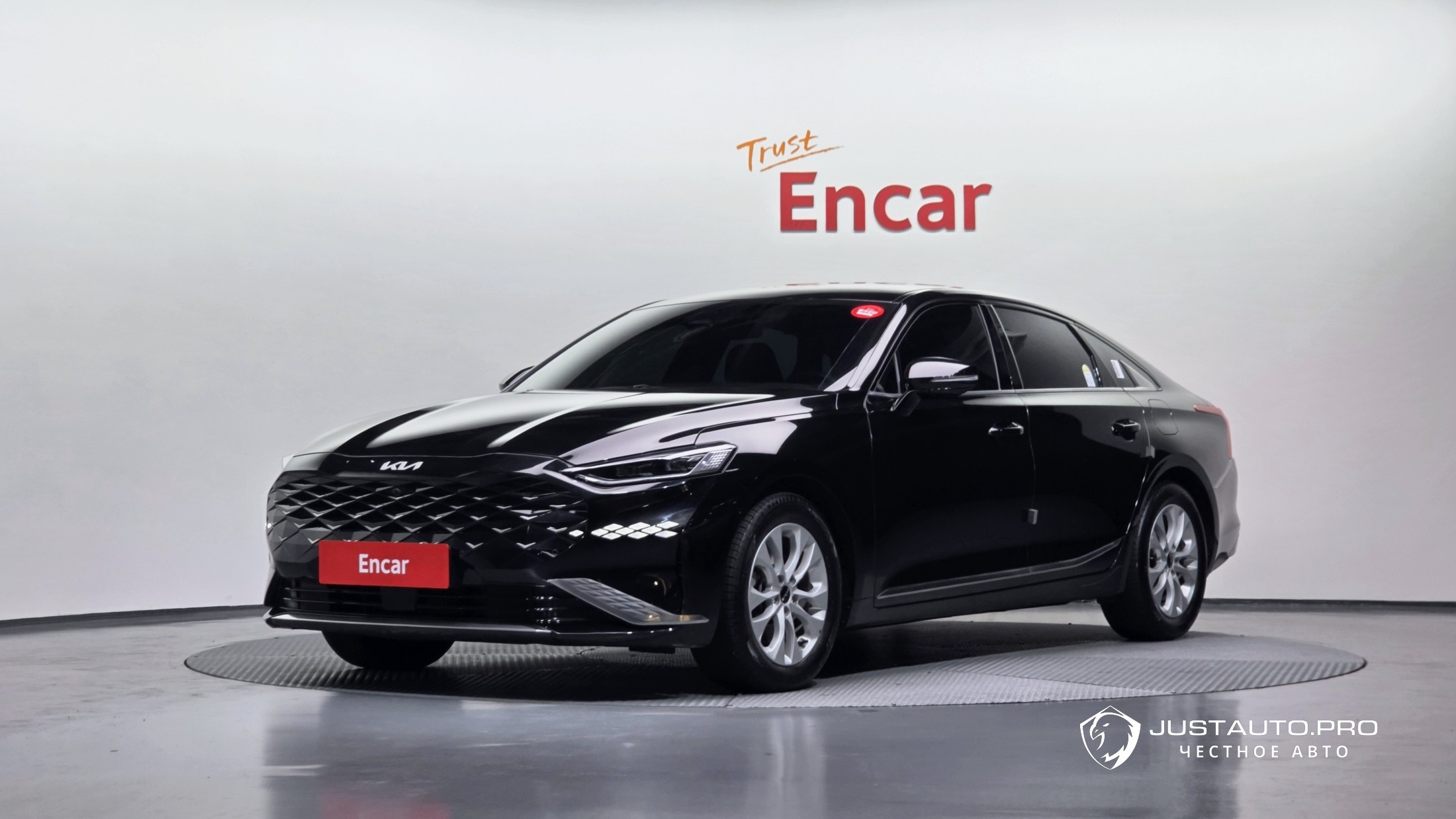 Автомобиль Kia K8