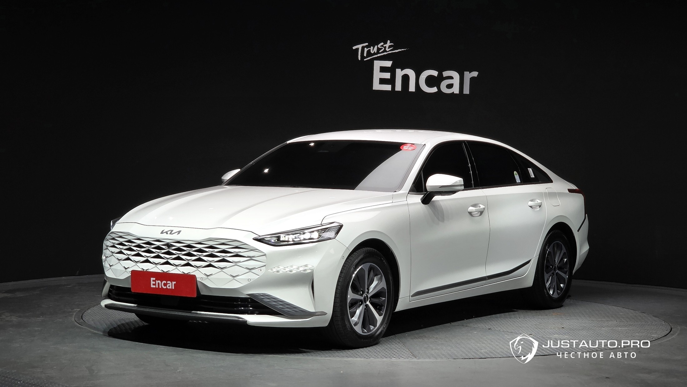 Автомобиль Kia K8