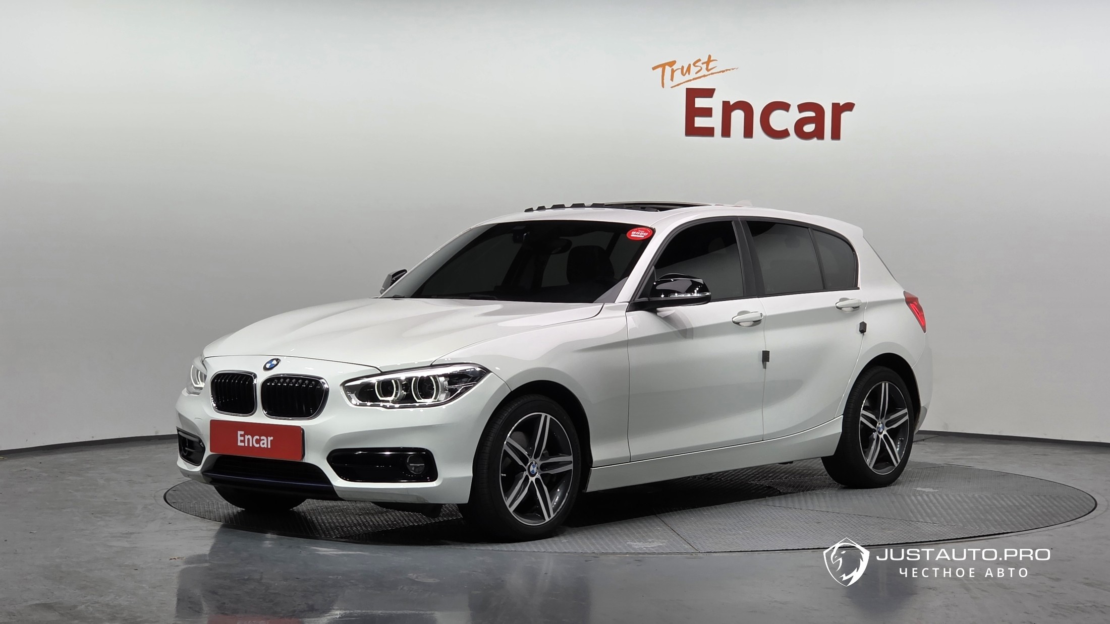 Автомобиль BMW 1-Series
