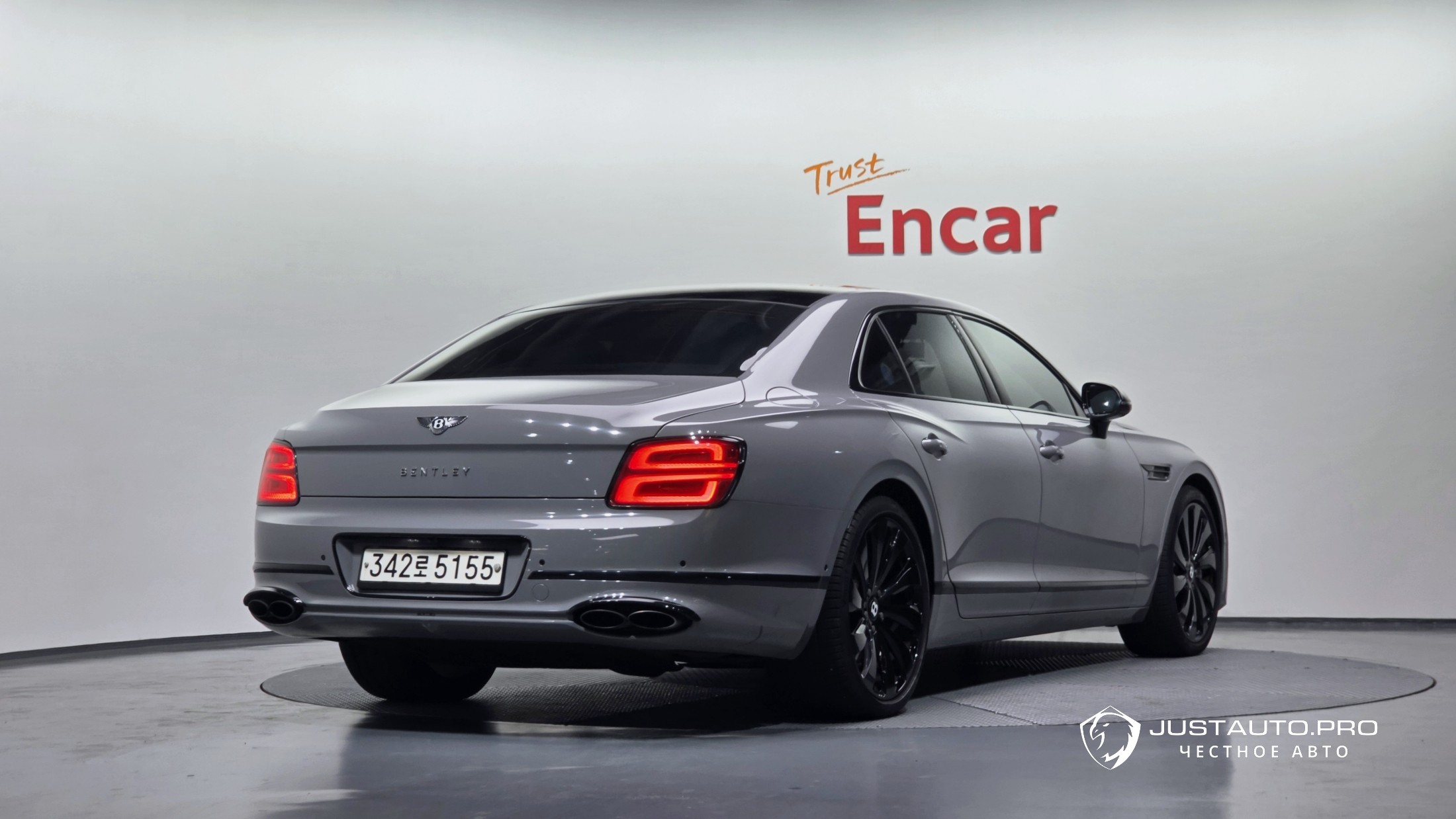 Автомобиль Bentley Flying Spur