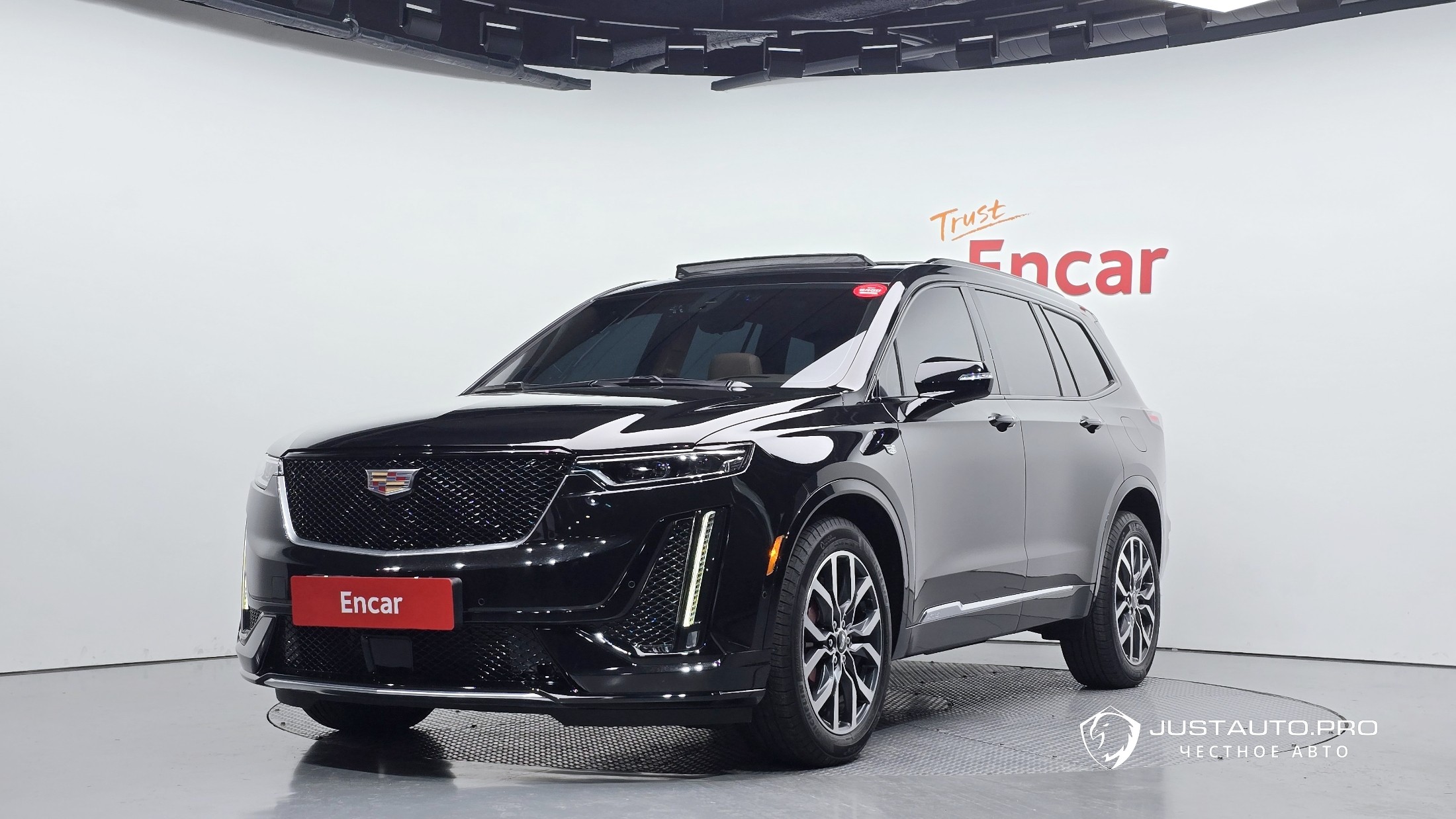 Автомобиль Cadillac XT6