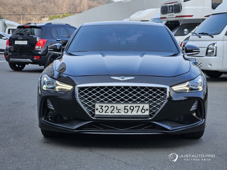 Автомобиль Genesis G70