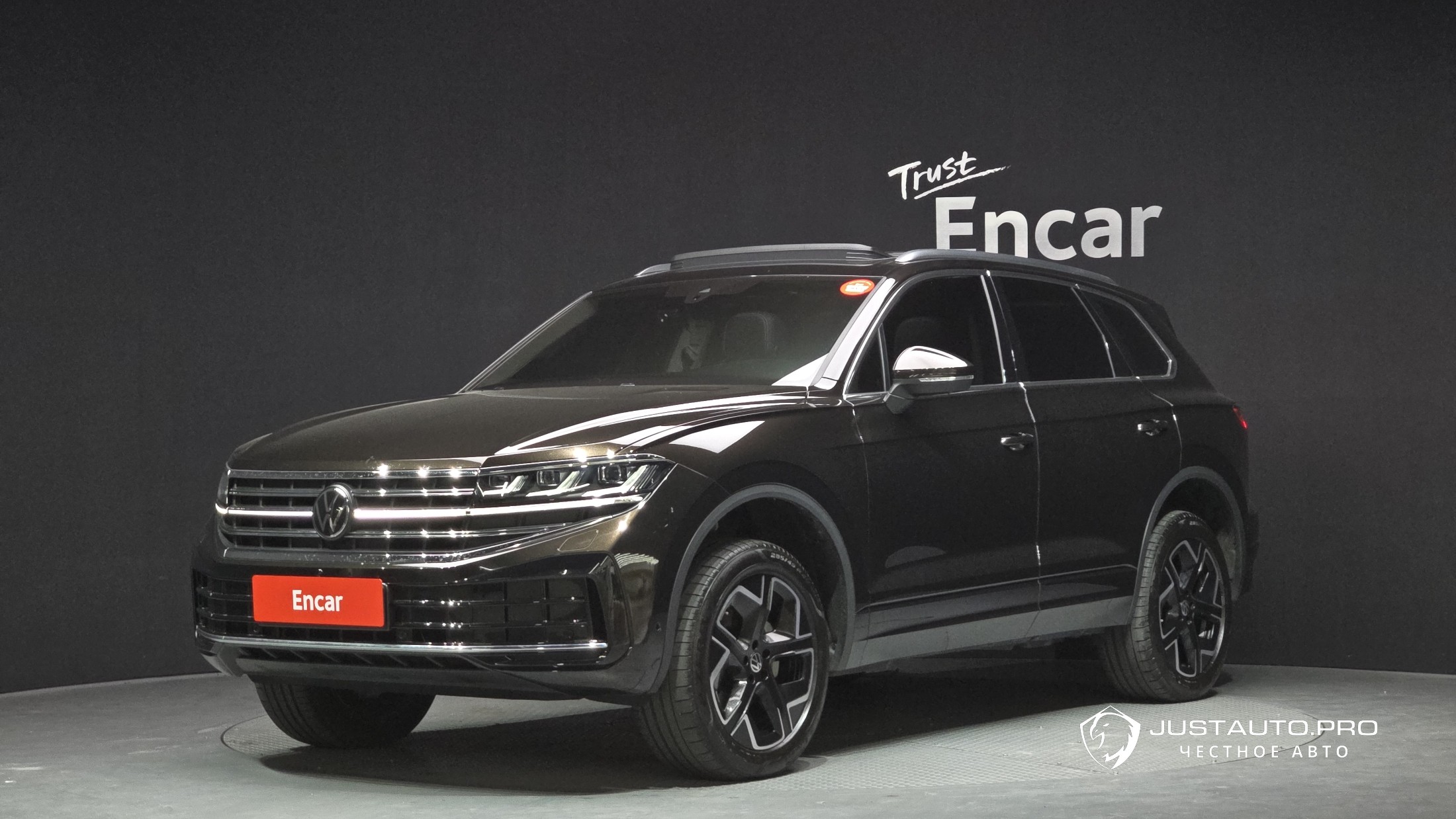 Автомобиль Volkswagen Touareg