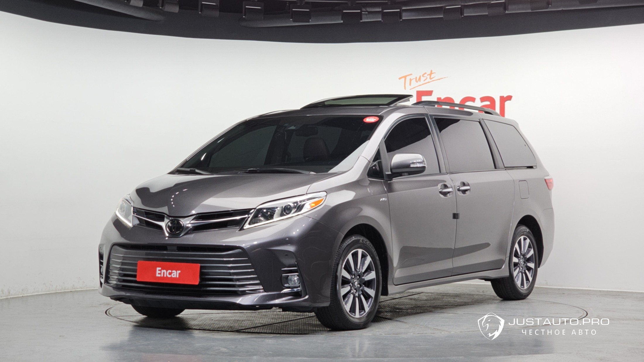 Автомобиль Toyota Sienna