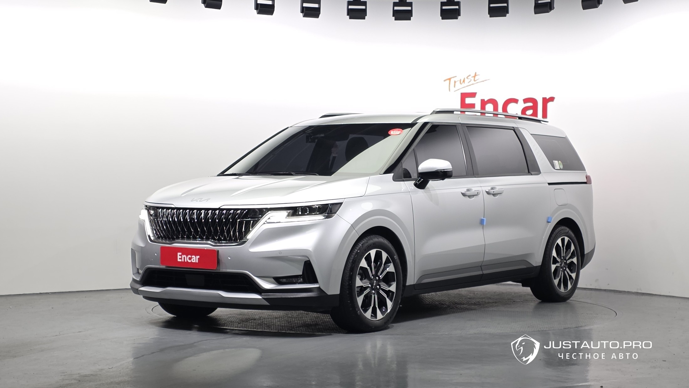 Автомобиль Kia Canival