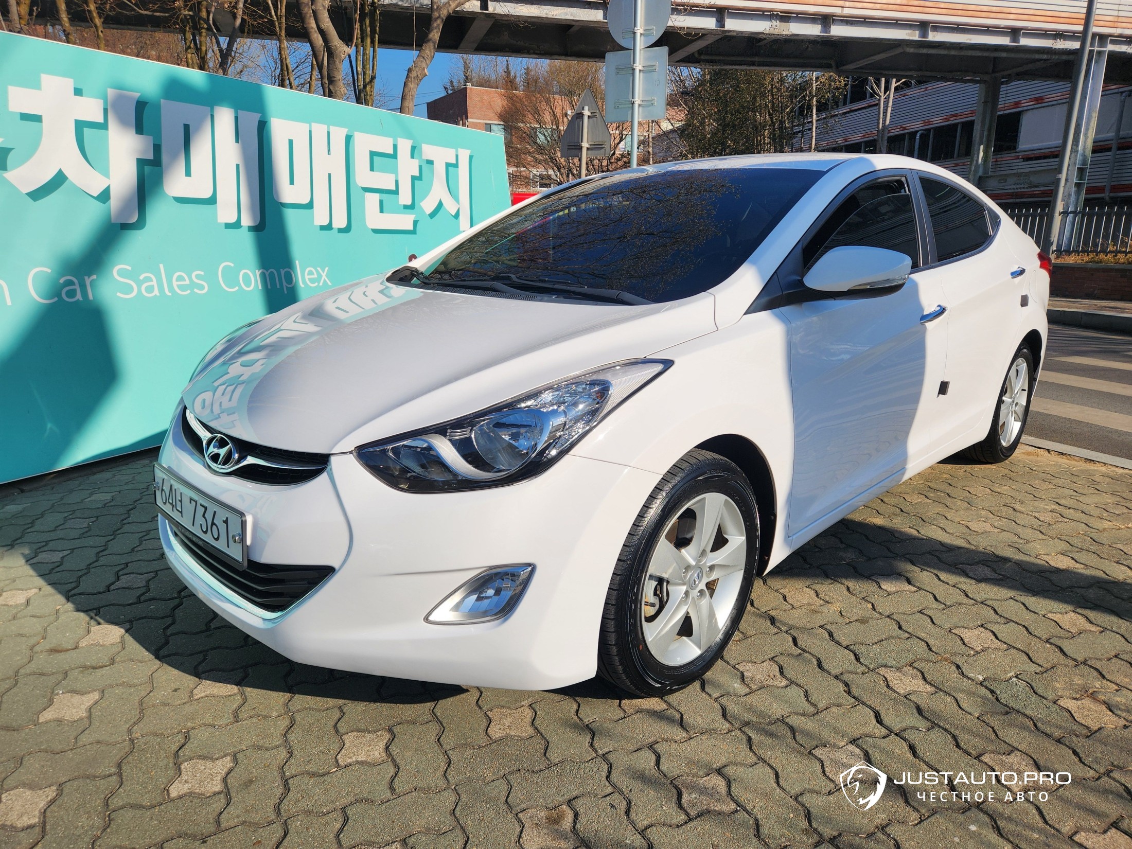 Автомобиль Hyundai AVANTE