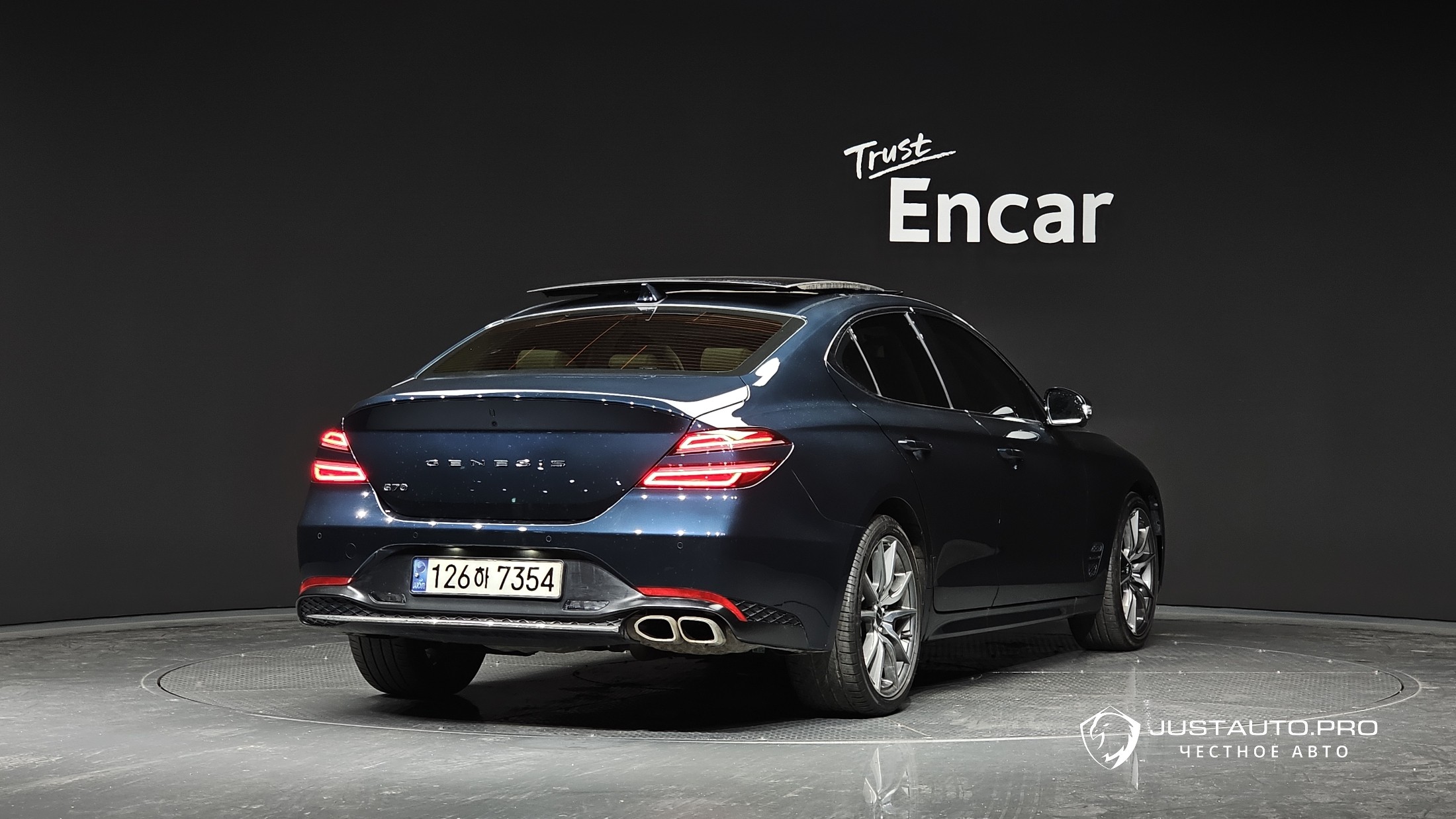 Автомобиль Genesis G70