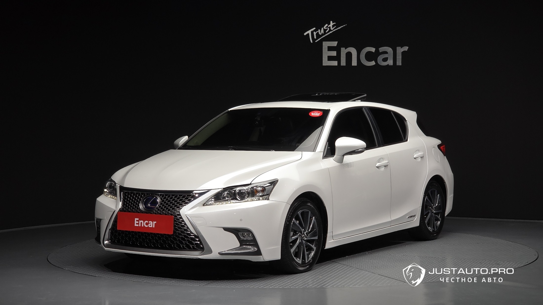 Автомобиль Lexus CT200h