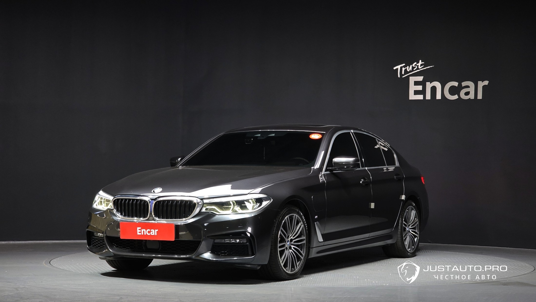 Автомобиль BMW 5-Series