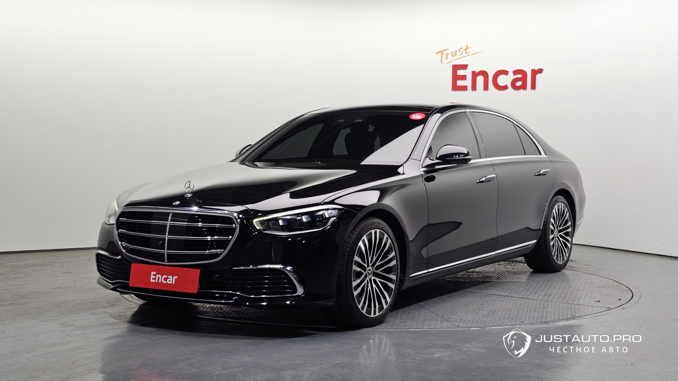 Автомобиль Mercedes-Benz S-Class