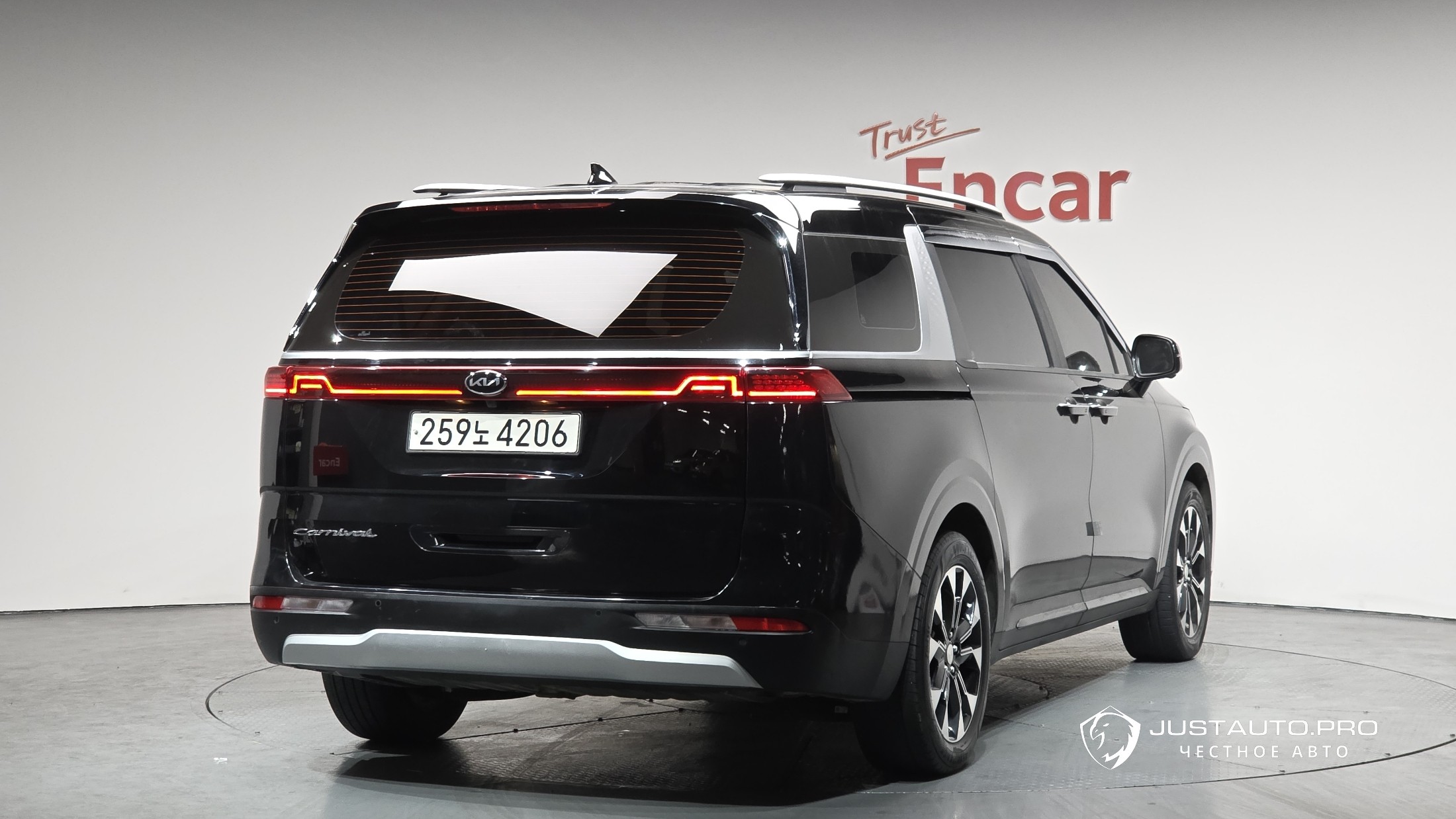 Автомобиль Kia Canival