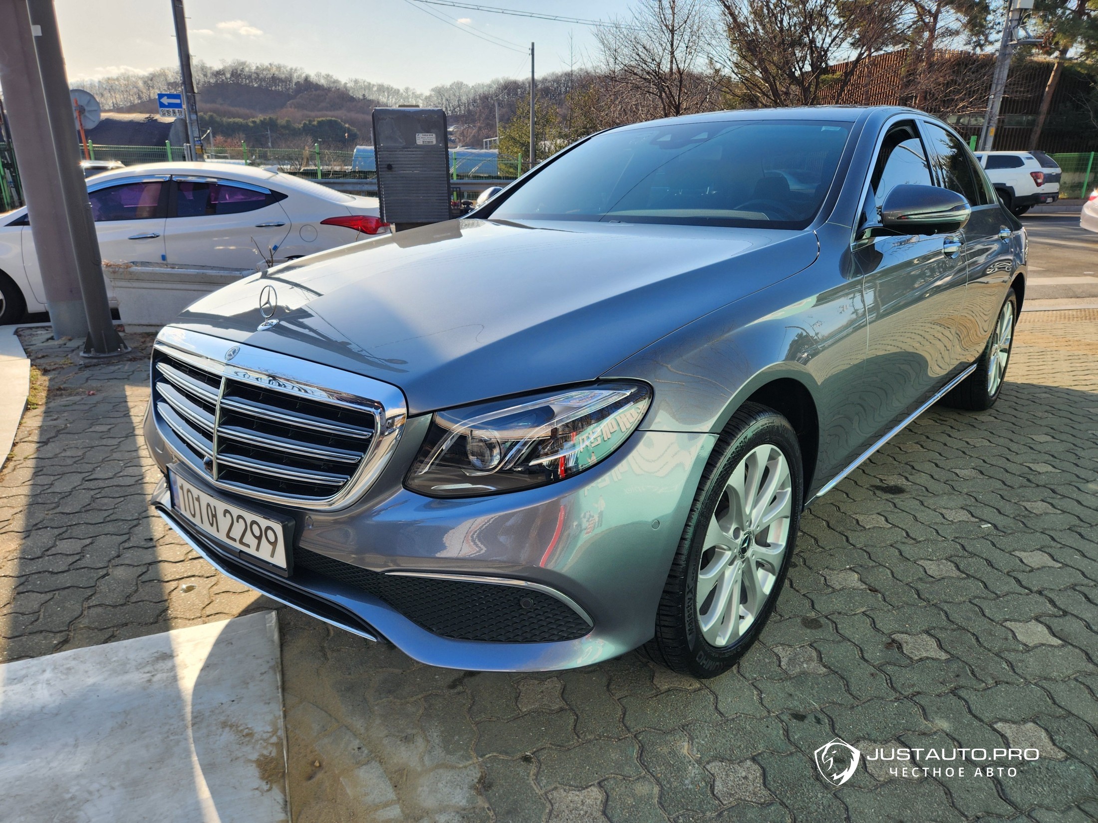 Автомобиль Mercedes-Benz E-Class