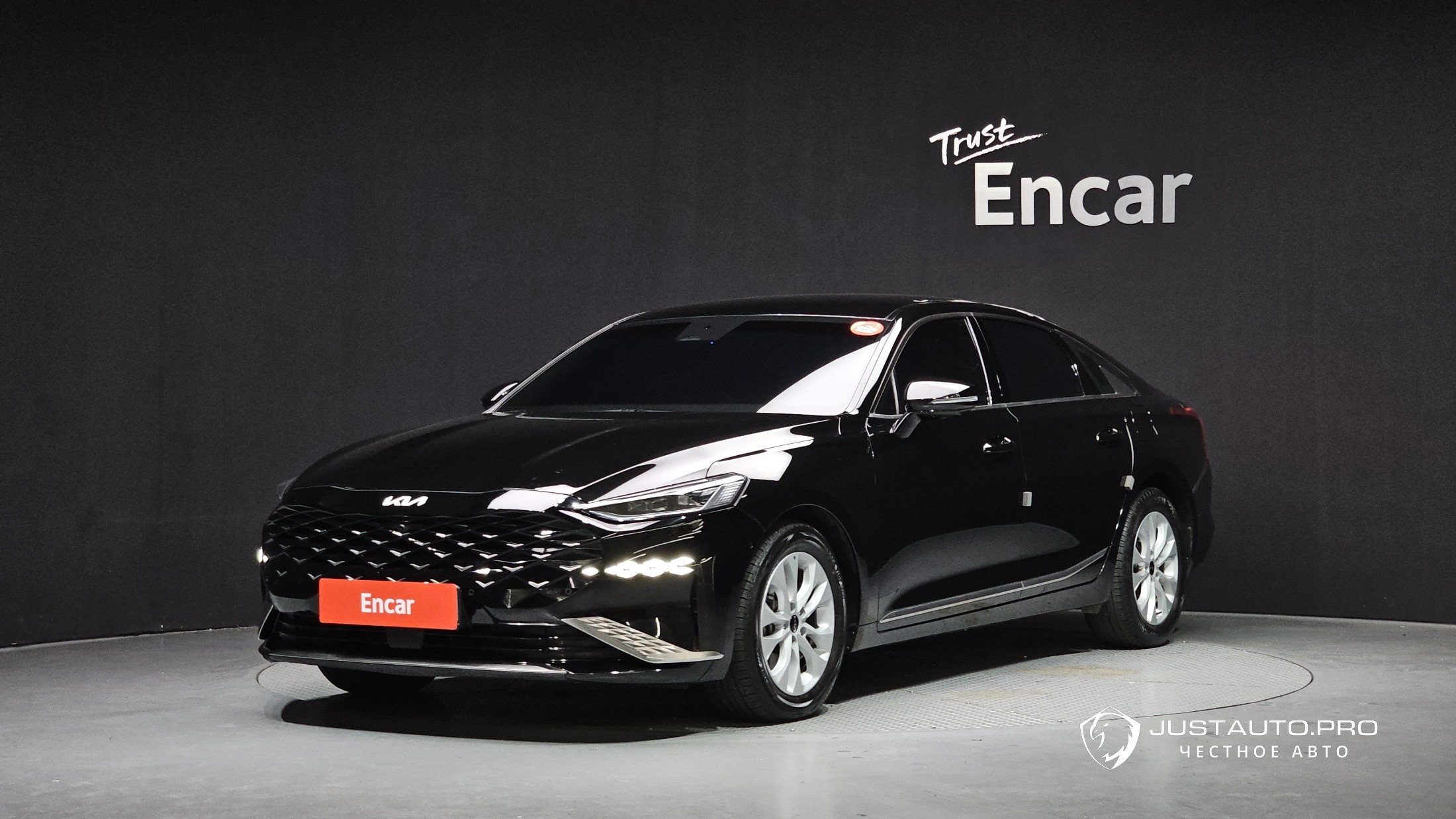 Автомобиль Kia K8