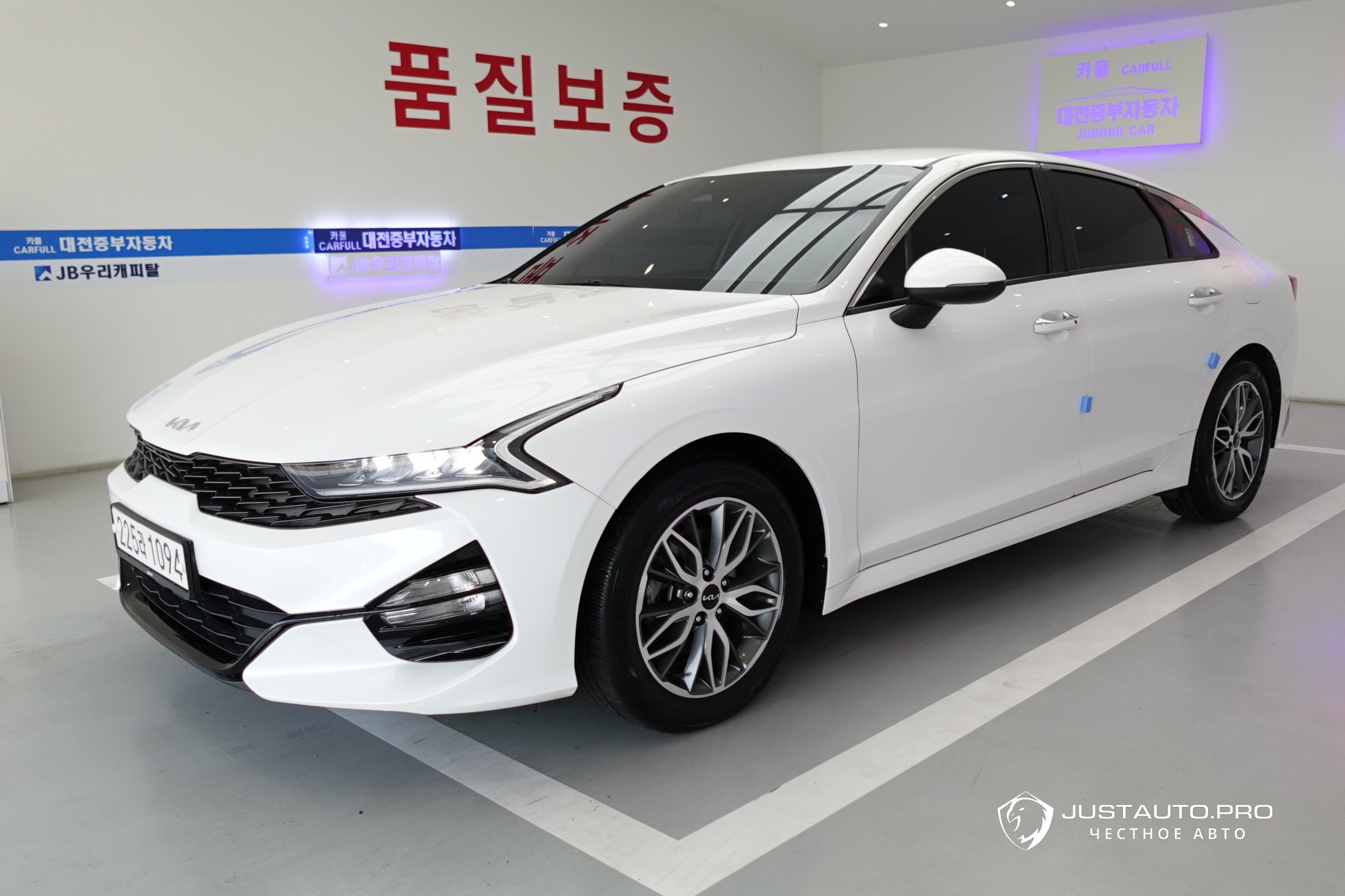 Автомобиль Kia K5