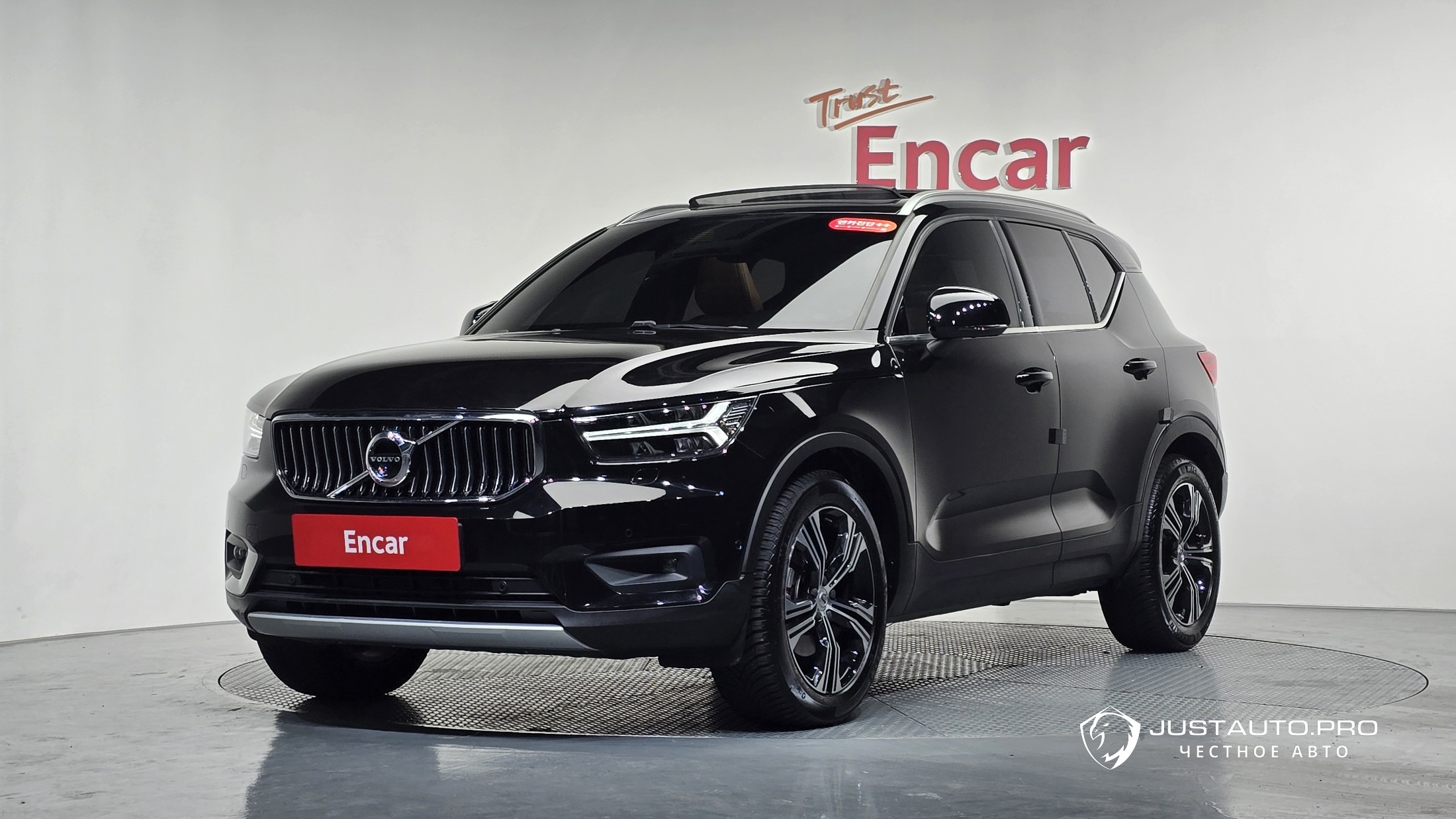 Автомобиль Volvo XC40