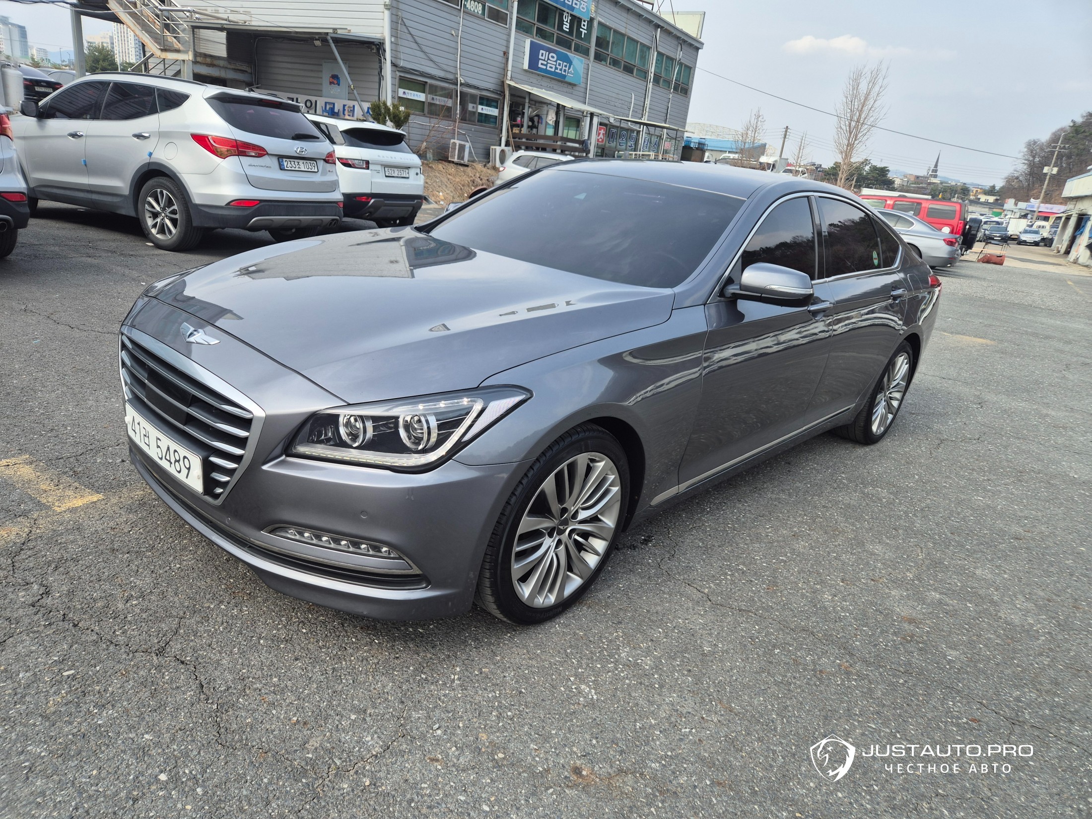 Автомобиль Hyundai Genesis