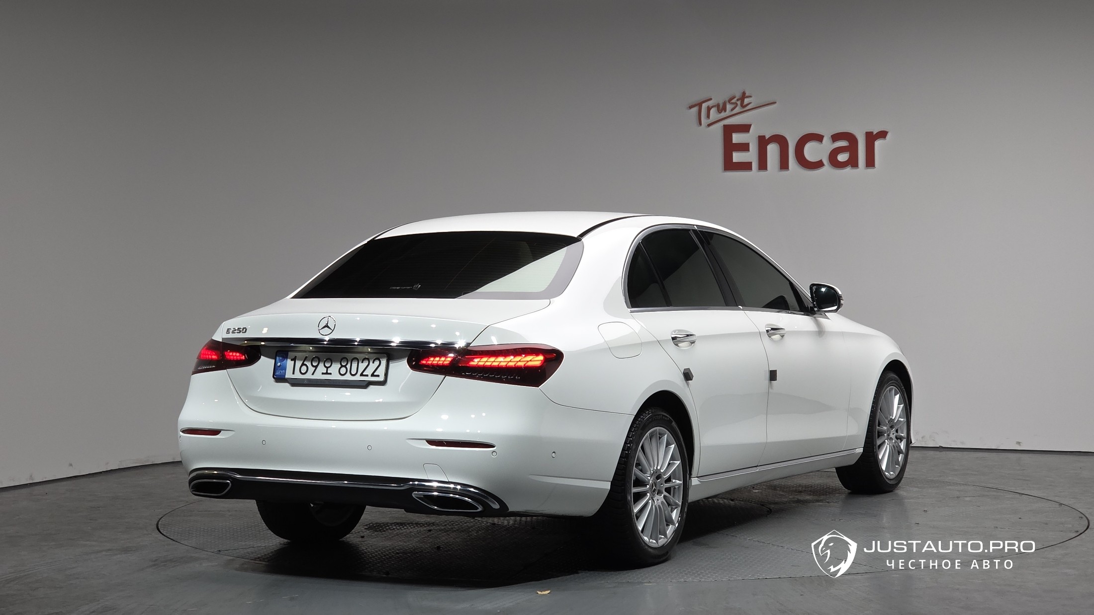 Автомобиль Mercedes-Benz E-Class